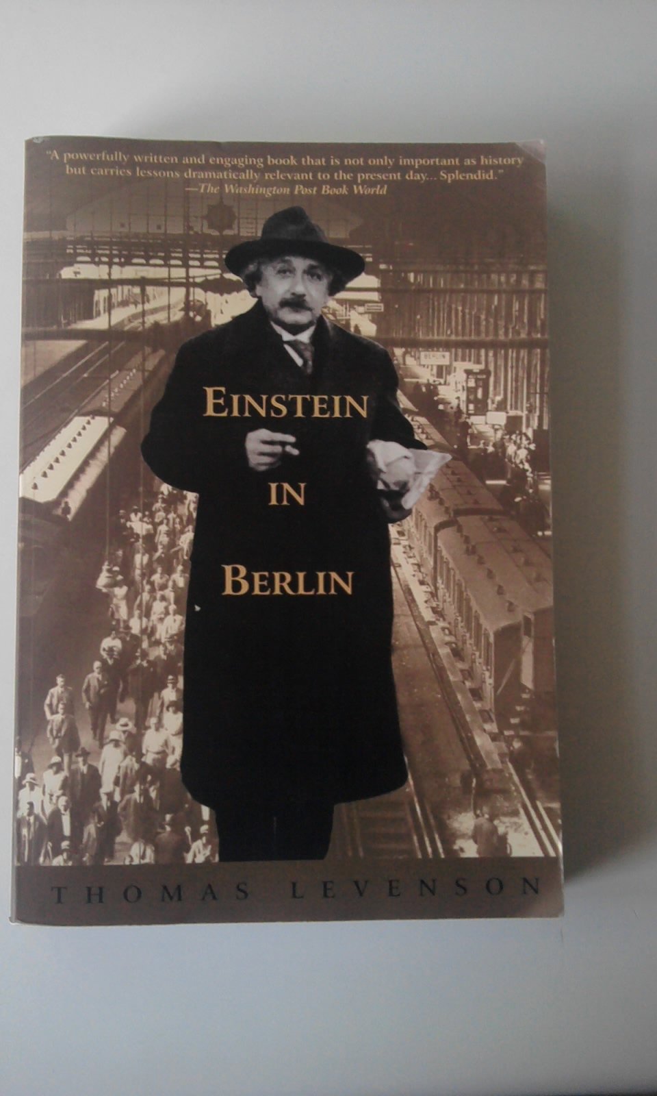 Einstein in Berlin used book depot