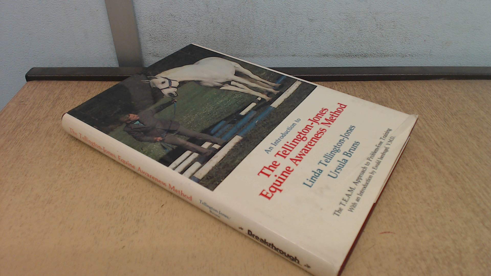 An Introduction to the Tellington-Jones Equine Awareness Method: The T.E.A.M. Approach to Problem-Free Training used book depot