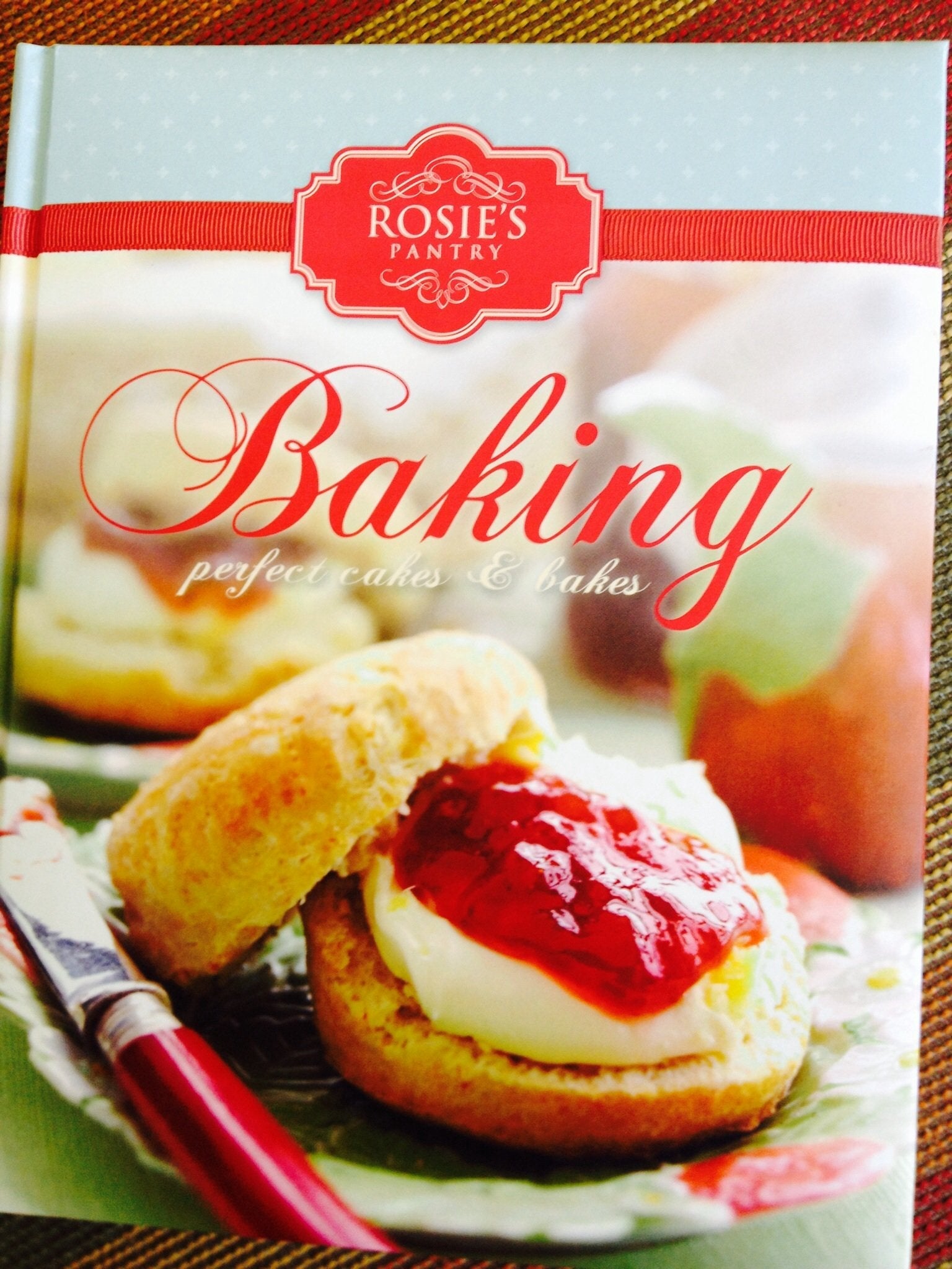 ROSIE'S PANTRY BAKING PERFECT CAKES & BAKES COOK BOOK used book depot