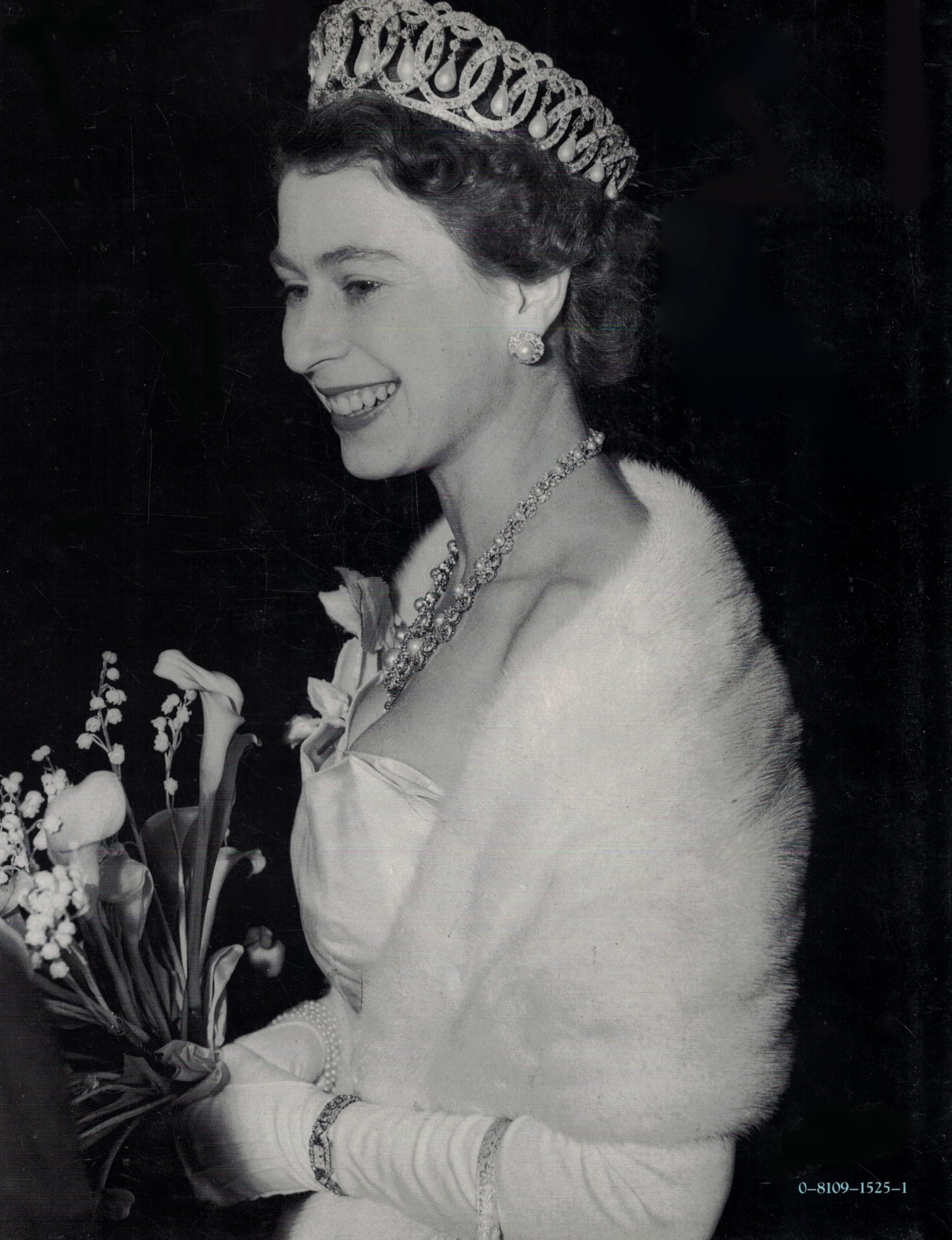 The Queen's Jewels: The Personal Collection of Elizabeth II used book depot