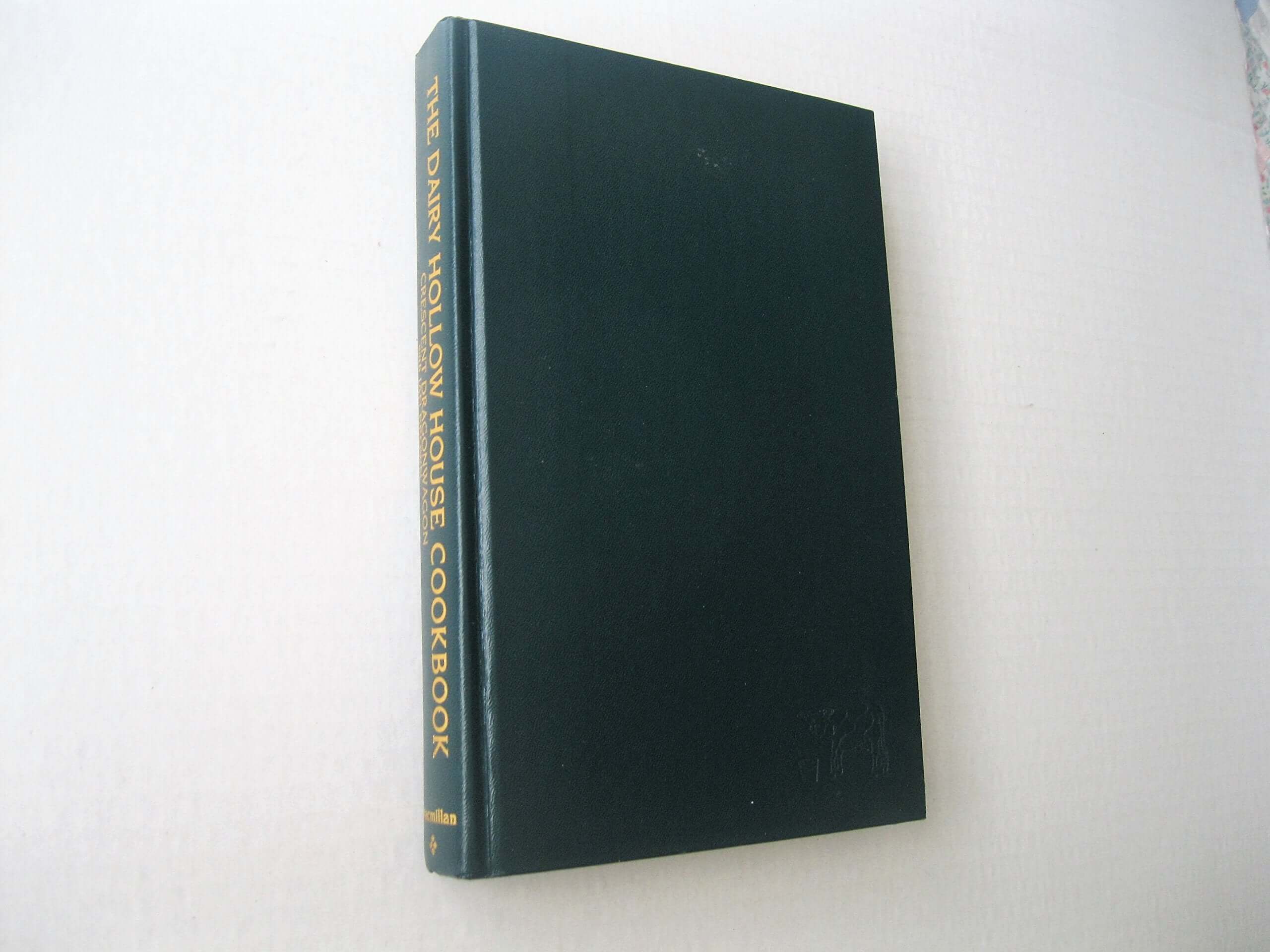 The Dairy Hollow House Cookbook: Over 400 Delectable Recipes from America's Famed Ozark Inn used book depot