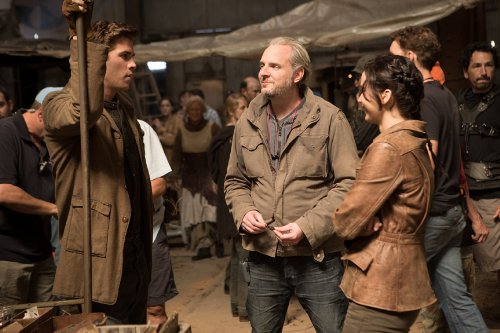 The Hunger Games: Catching Fire [Blu-ray + DVD + Digital HD]