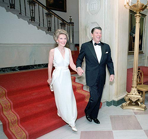 Entertaining at the White House - Decades of Presidential Traditions used book depot