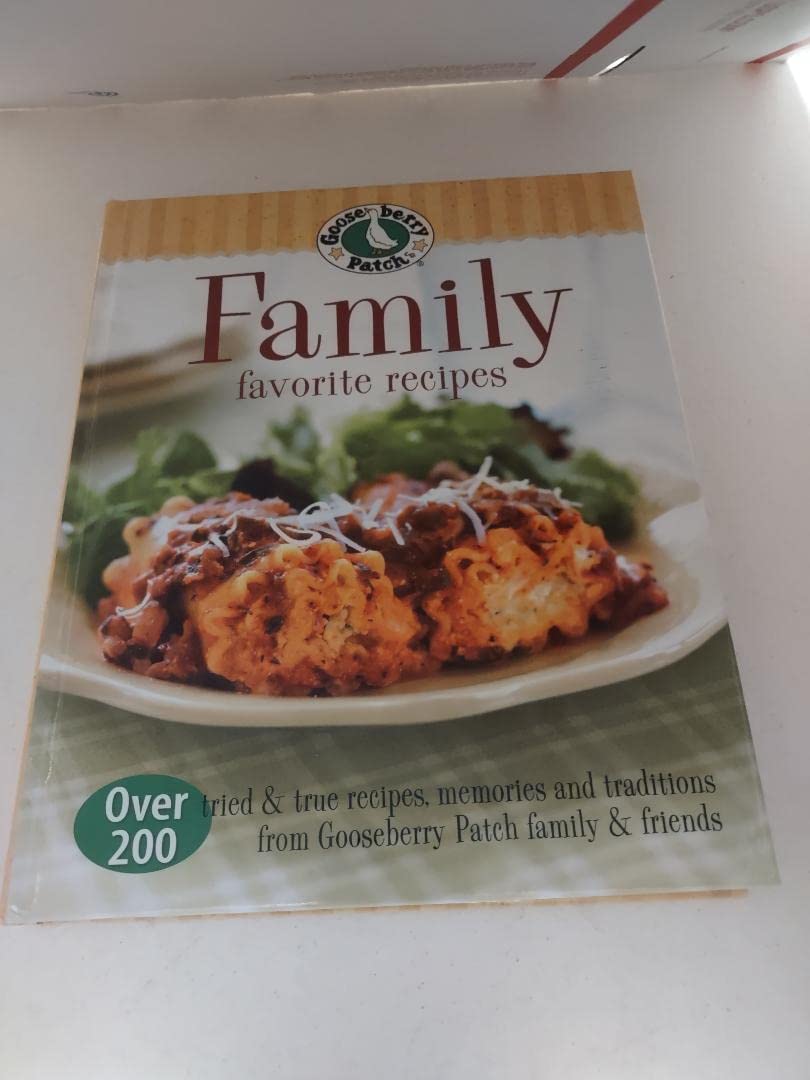 Gooseberry Patch Family Favorites Recipes: Over 200 tried & true recipes, memories and traditions from Gooseberry Patch family and friends