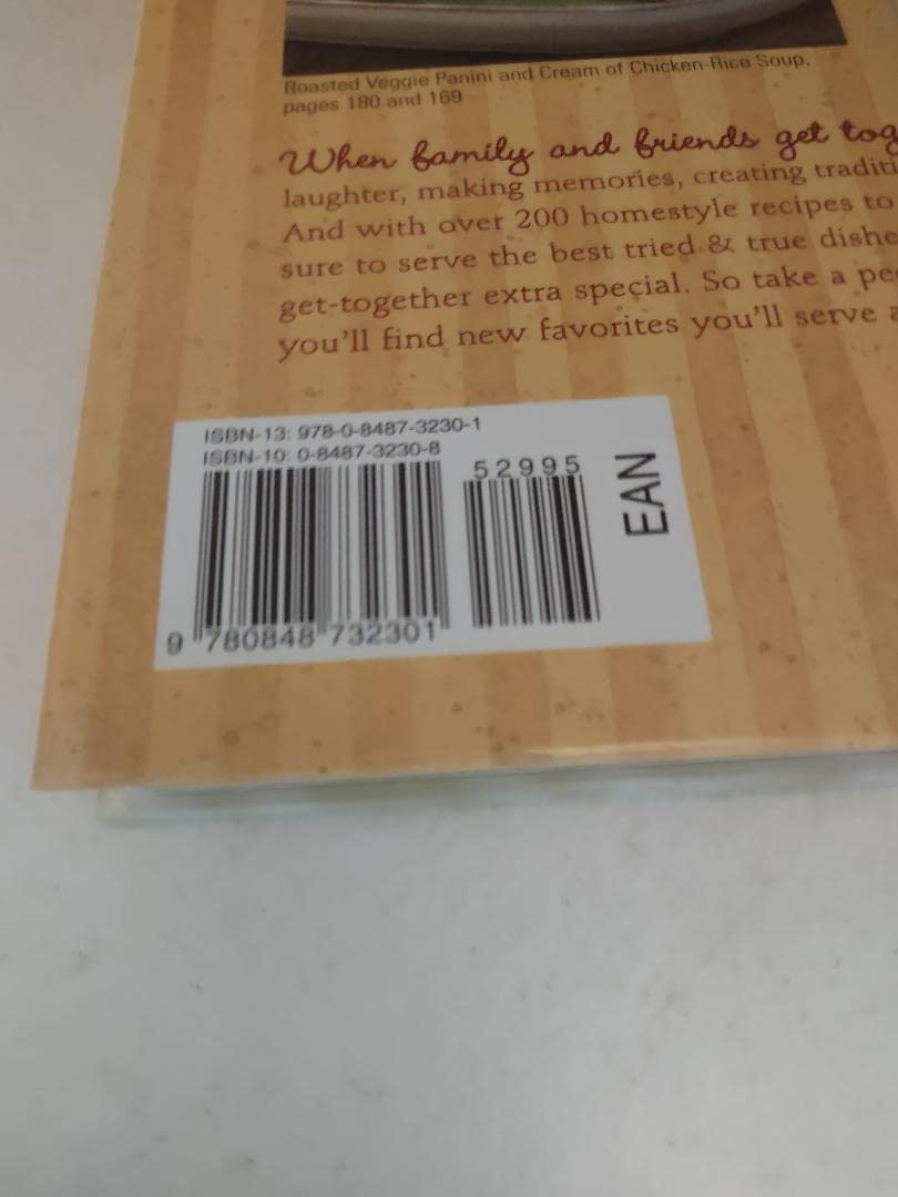 Gooseberry Patch Family Favorites Recipes: Over 200 tried & true recipes, memories and traditions from Gooseberry Patch family and friends