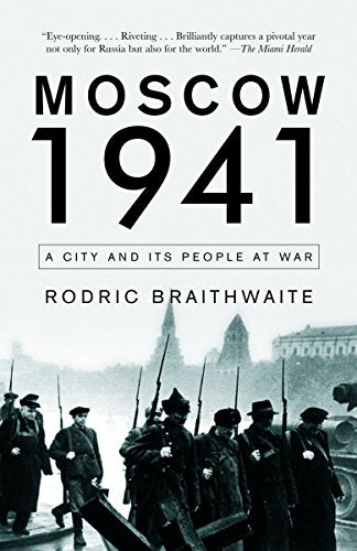 Moscow 1941: A City and Its People at War [Paperback] Braithwaite, Rodric