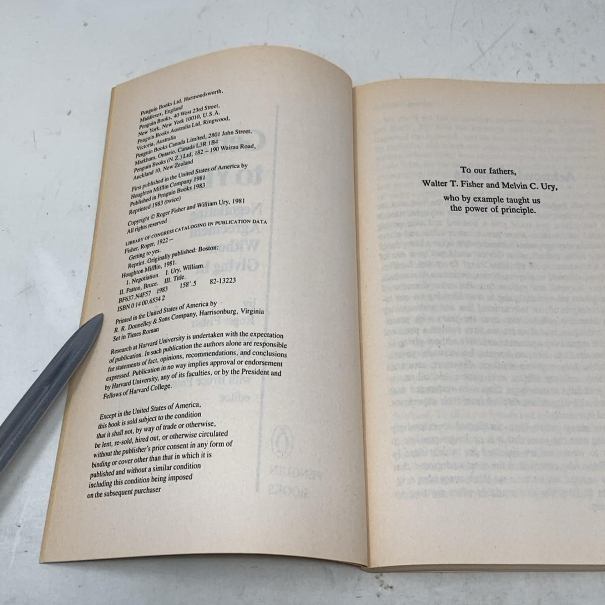 Getting to Yes: Negotiating Agreement Without Giving In used book depot
