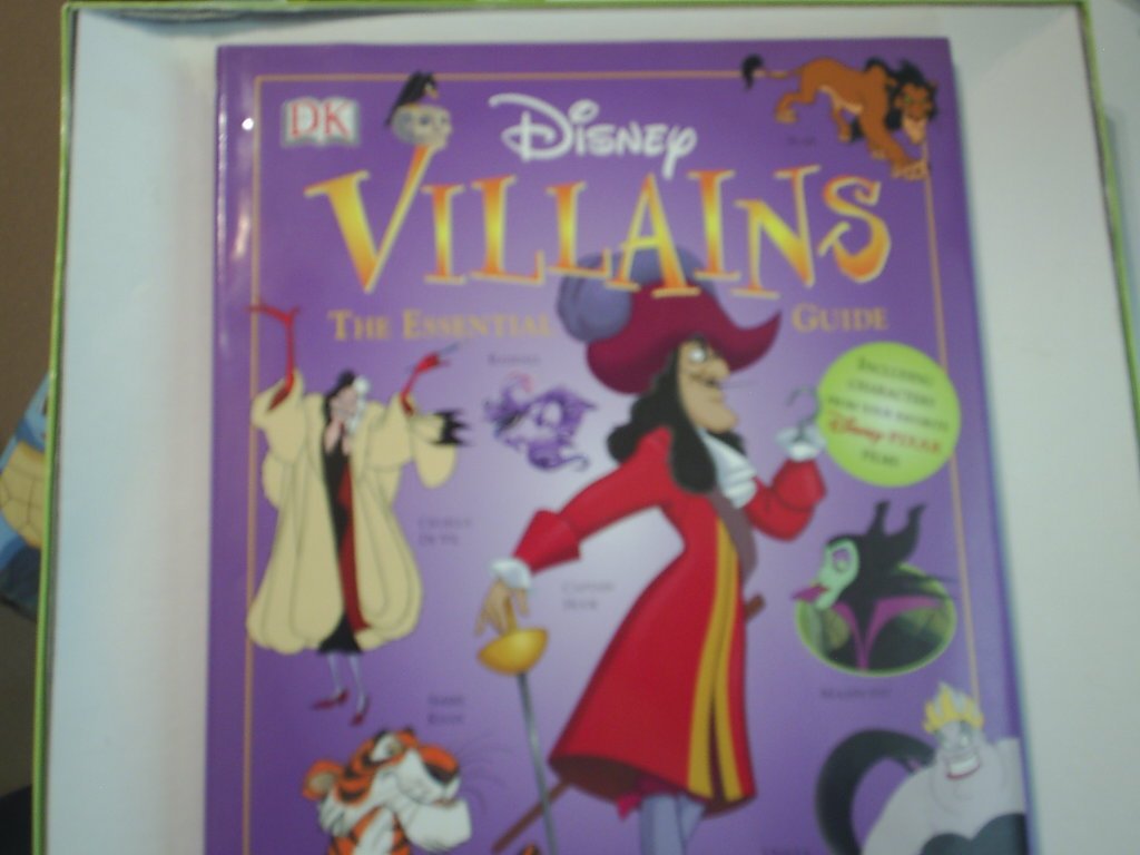 Disney Villains: The Essential Guide (DK Essential Guides) used book depot