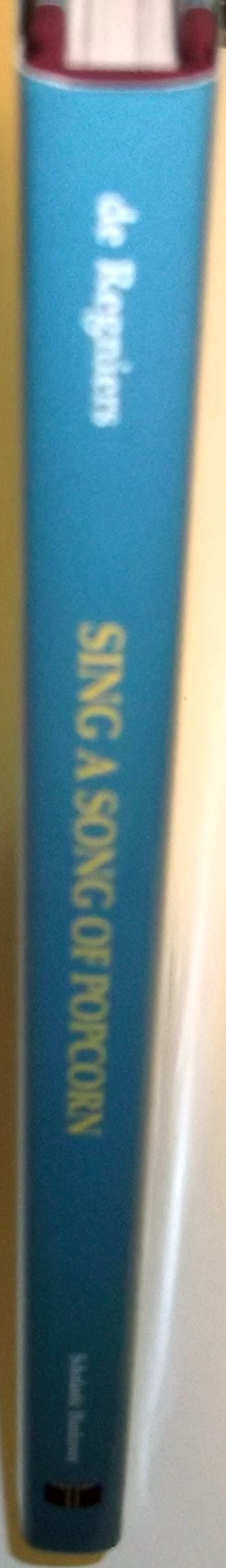 Sing a Song of Popcorn: Every Child 's Book of Poems (hc): Every Child's Book Of Poems used book depot