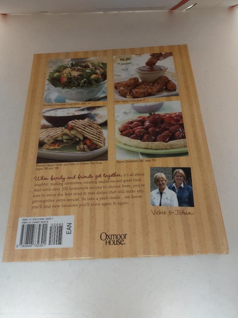 Gooseberry Patch Family Favorites Recipes: Over 200 tried & true recipes, memories and traditions from Gooseberry Patch family and friends