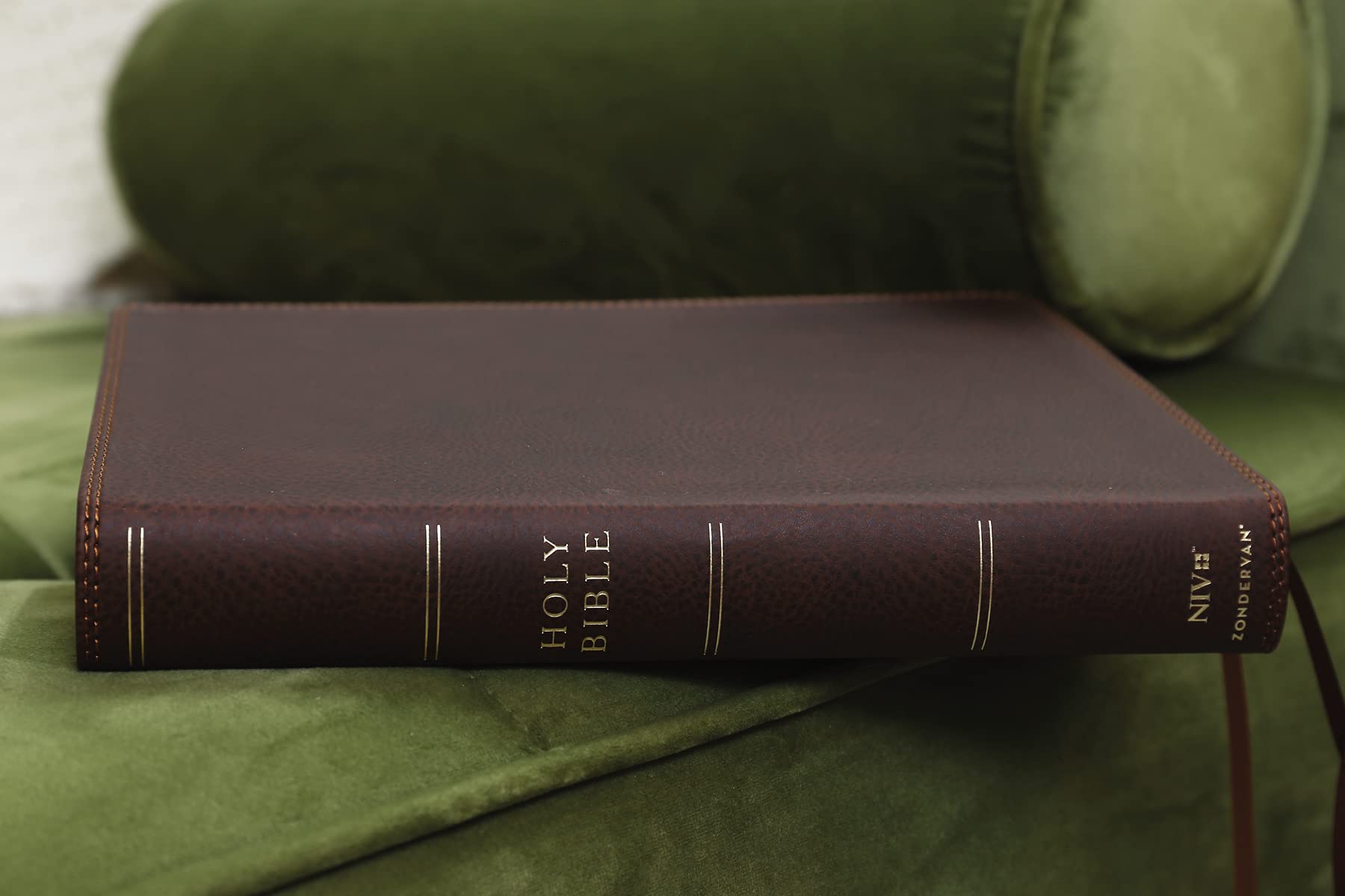 NIV, Reference Bible, Deluxe Single-Column (A Bible with 100,000 Cross-References), Leathersoft, Brown, Comfort Print used book depot
