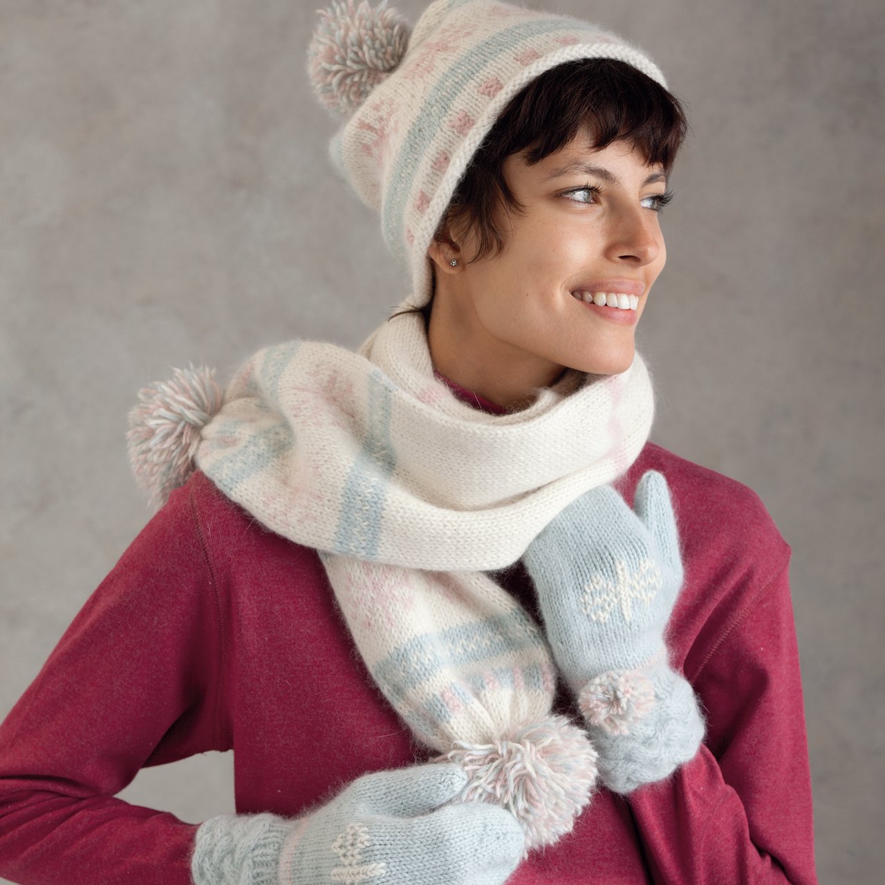 Knitting Circles around Mittens and More: Creative Projects on Circular Needles used book depot