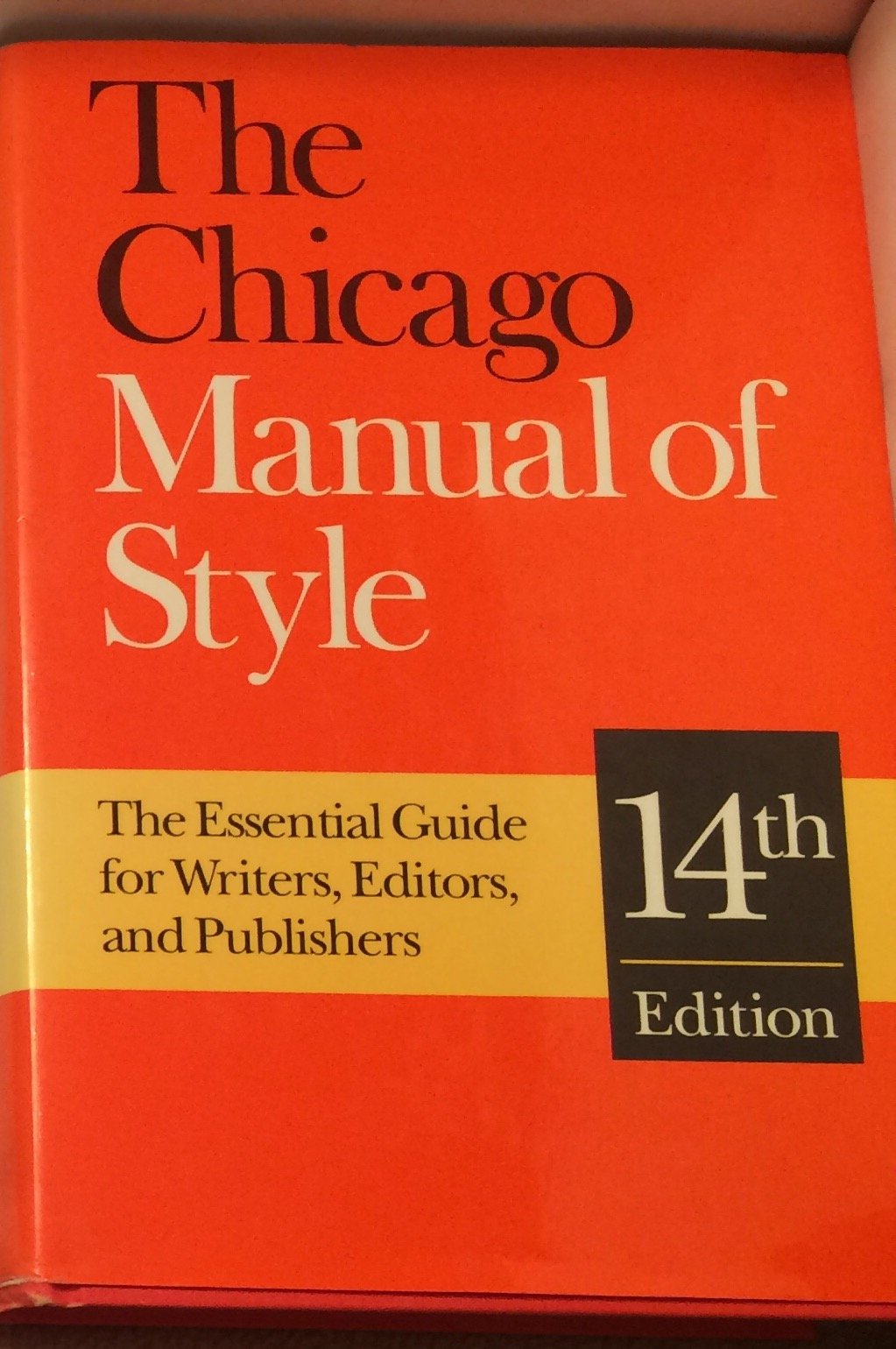 The Chicago Manual of Style: The Essential Guide for Writers, Editors, and Publishers (14th Edition) used book depot