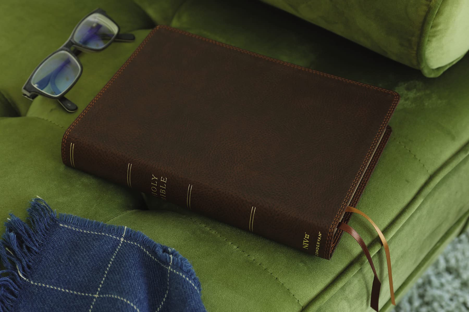 NIV, Reference Bible, Deluxe Single-Column (A Bible with 100,000 Cross-References), Leathersoft, Brown, Comfort Print used book depot