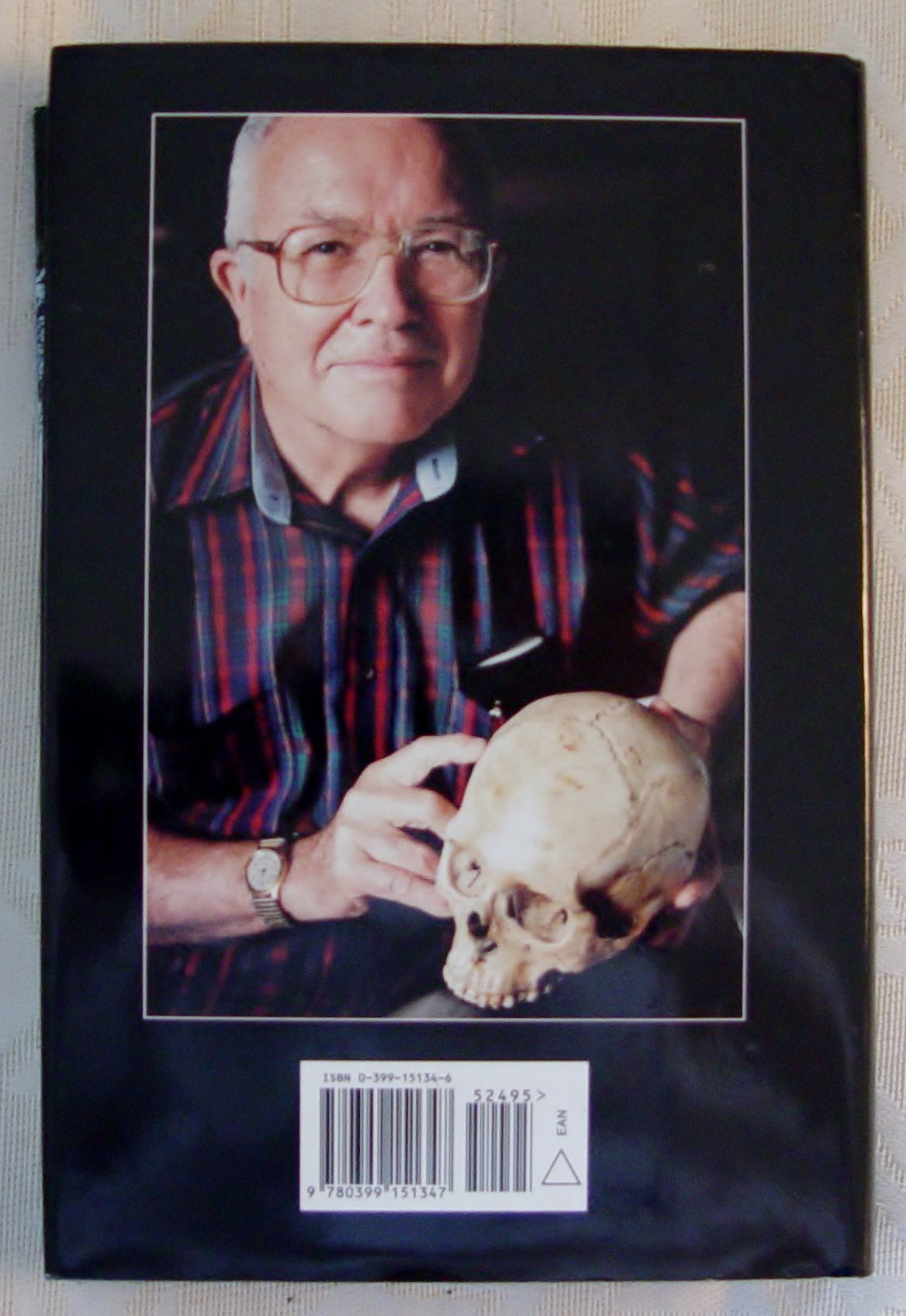Death's Acre: Inside the Legendary Forensic Lab, The Body Farm, Where the Dead Do Tell Tales (includes 16 pages of B&W photos) used book depot