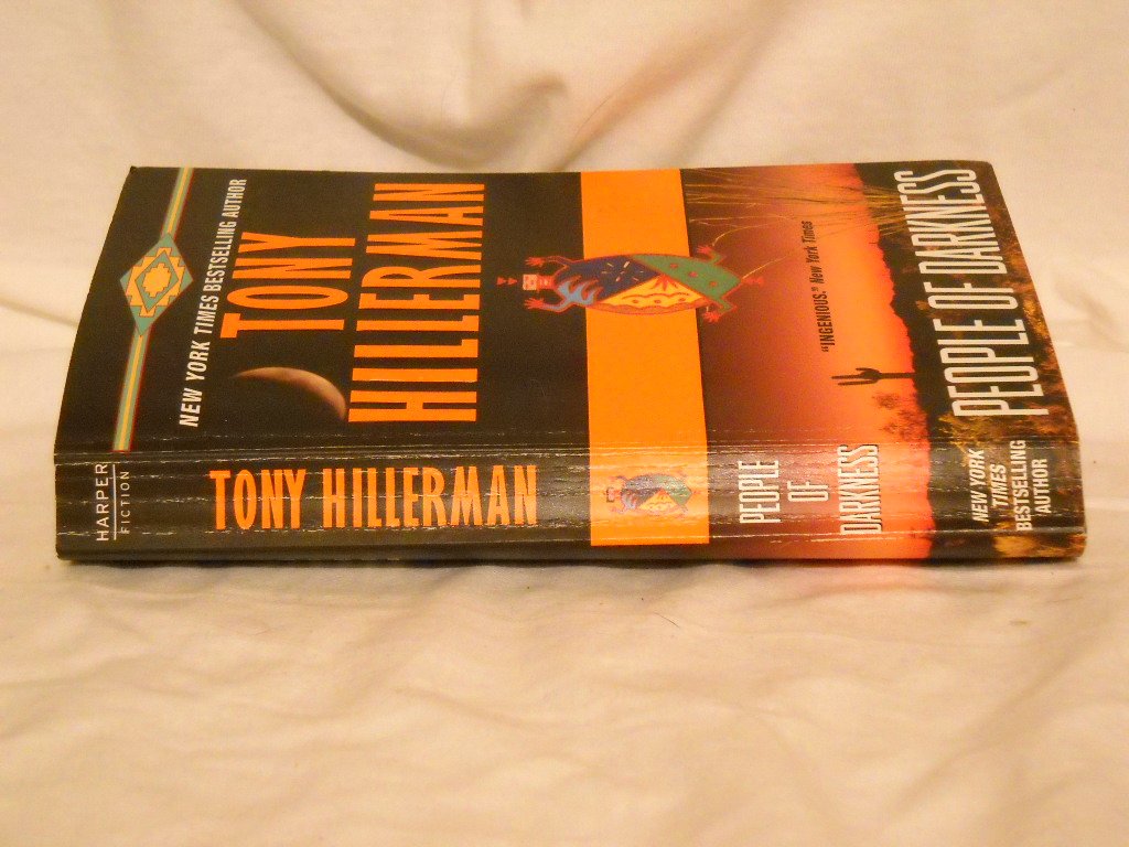 People of Darkness (A Leaphorn and Chee Novel)