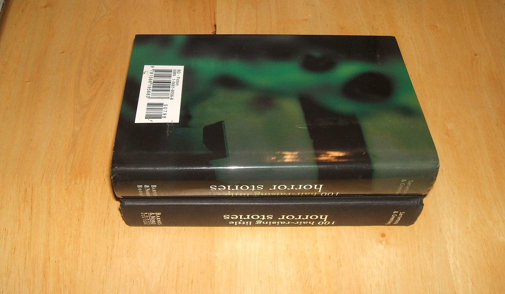 100 Hair-Raising Little Horror Stories used book depot