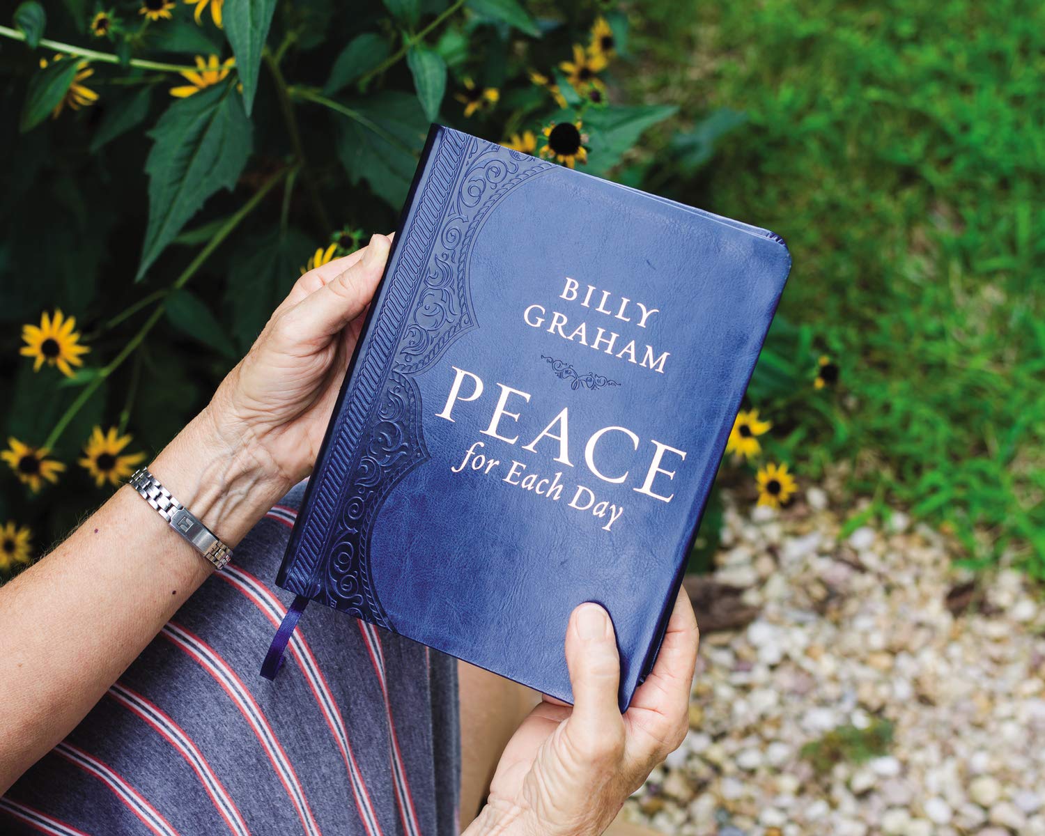Peace for Each Day, Large Text Leathersoft: 365 Daily Devotions used book depot