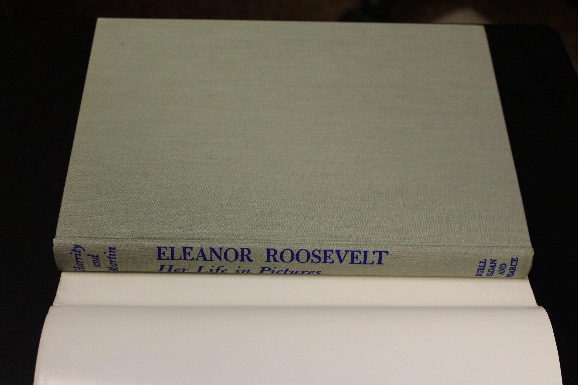 Eleanor Roosevelt: Her life in pictures, used book depot