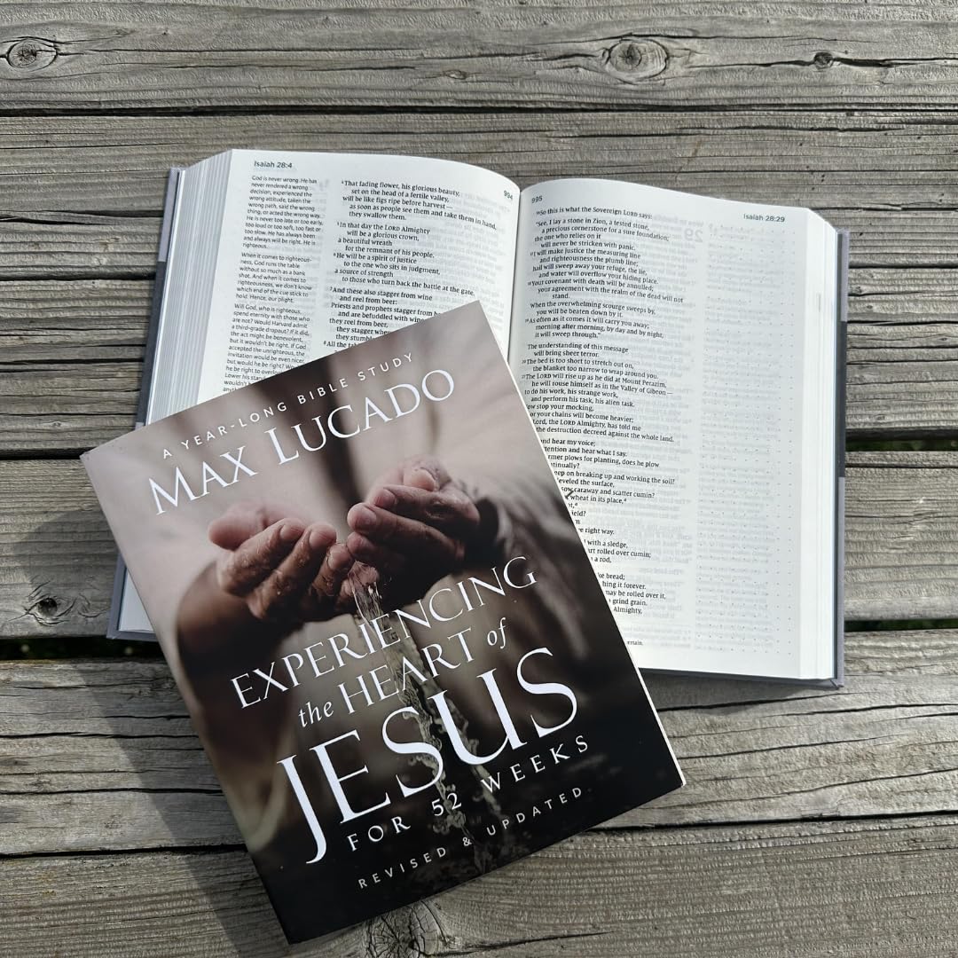 Experiencing the Heart of Jesus for 52 Weeks Revised and Updated: A Year-Long Bible Study (Life Lessons Bible Study)