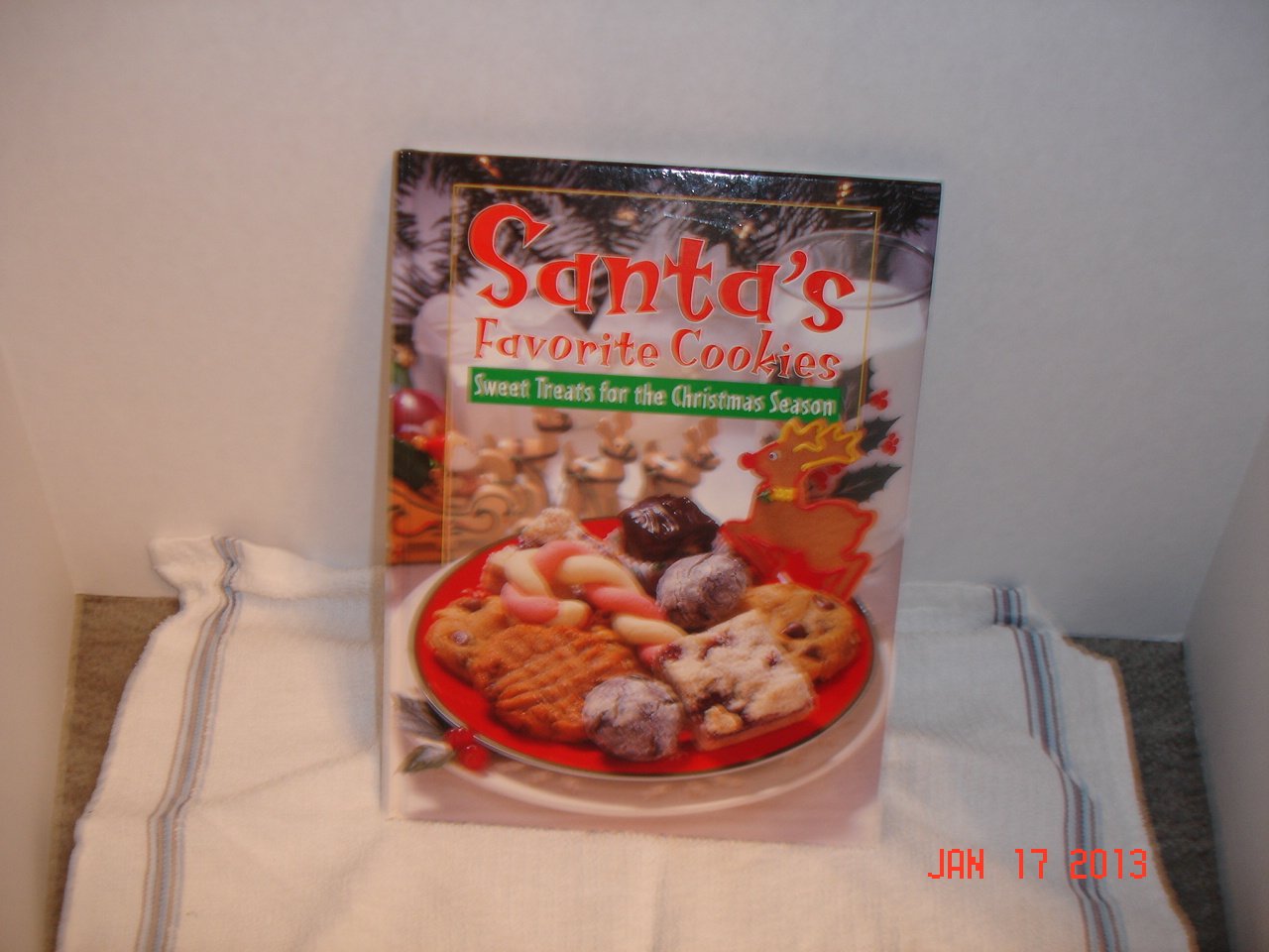 Santa's Favorite Cookies: Sweet Treats for the Christmas Season used book depot