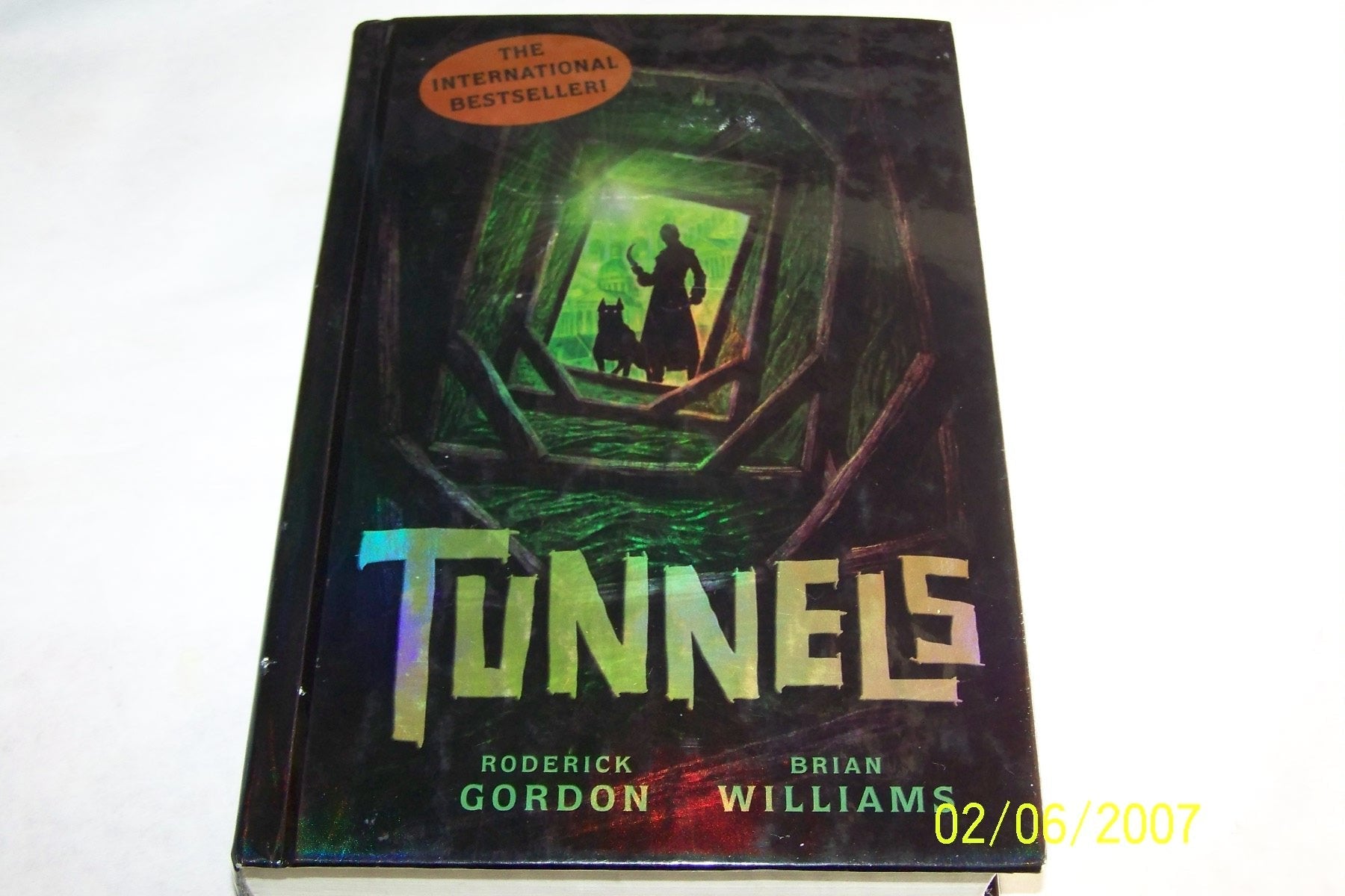 Tunnels used book depot