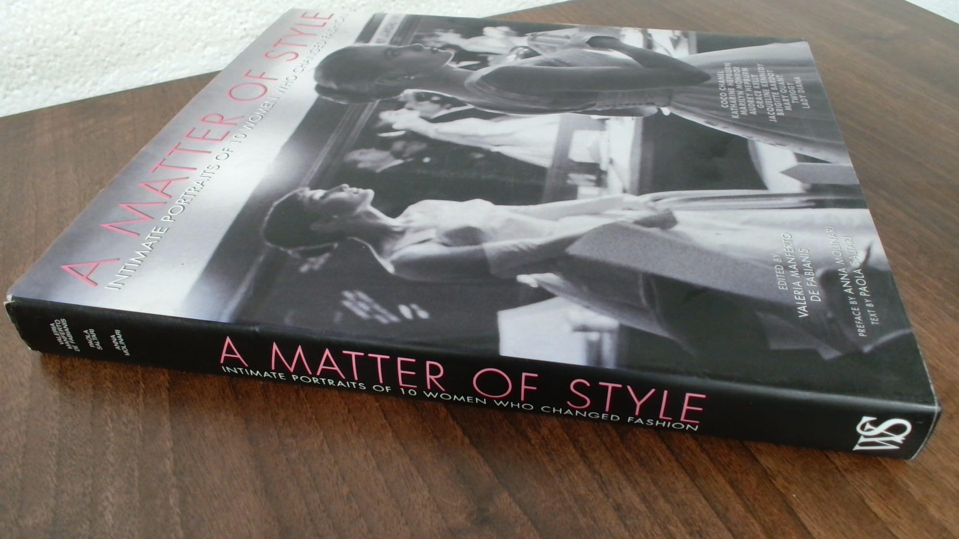 A Matter of Style: Intimate Portraits of 10 Women Changed Fashion used book depot