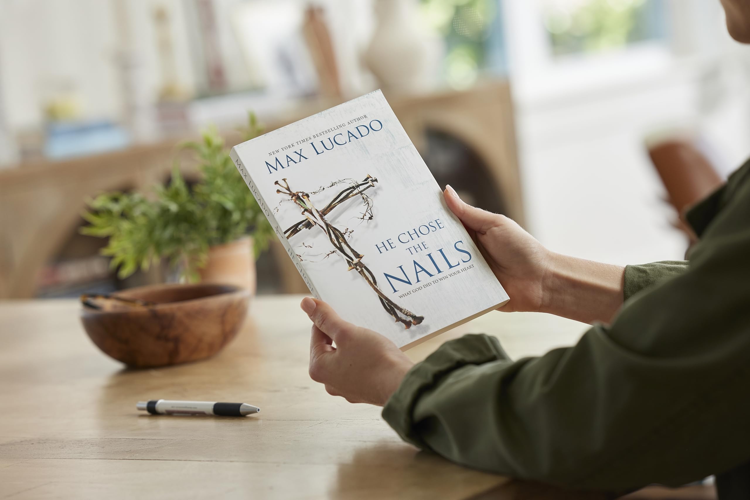 He Chose the Nails: What God Did to Win Your Heart