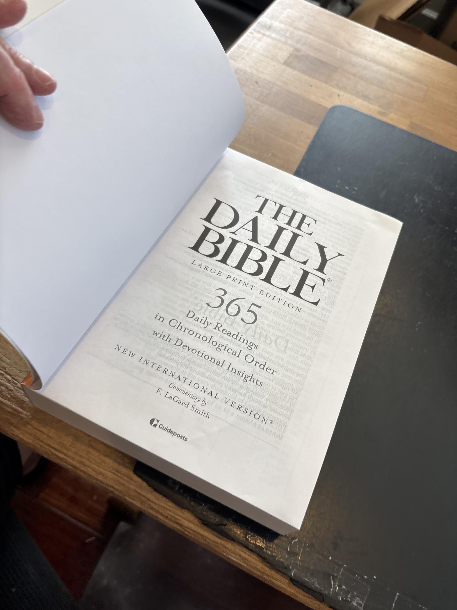 The Daily Bible 365 Daily Readings NIV Large Print Edition Guideposts used book depot