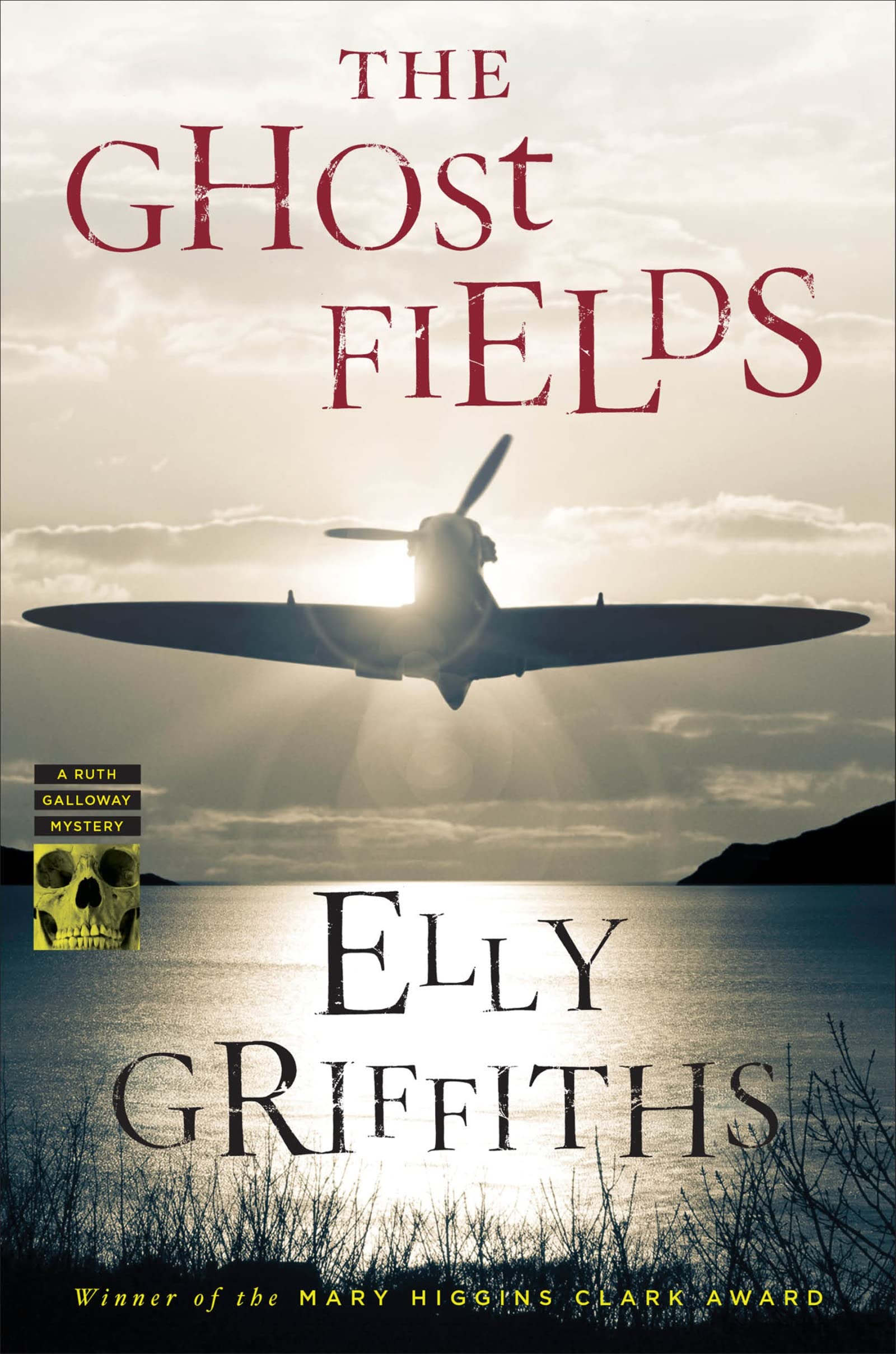 The Ghost Fields (Ruth Galloway Mysteries) (Ruth Galloway Mysteries, 7) used book depot