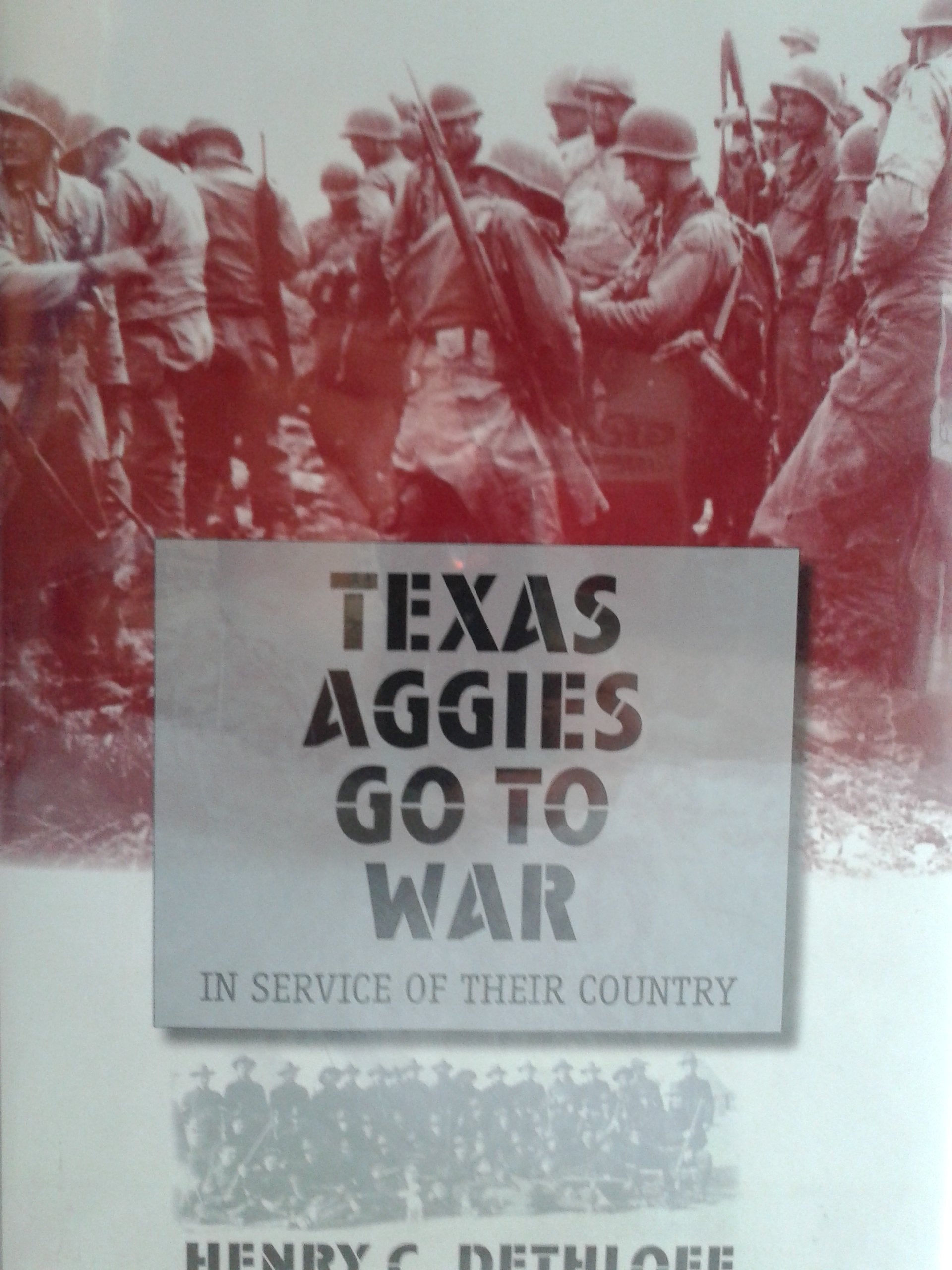 Texas Aggies Go to War: In Service of Their Country (Centennial Series of the Association of Former Students, Texas A&M University) used book depot