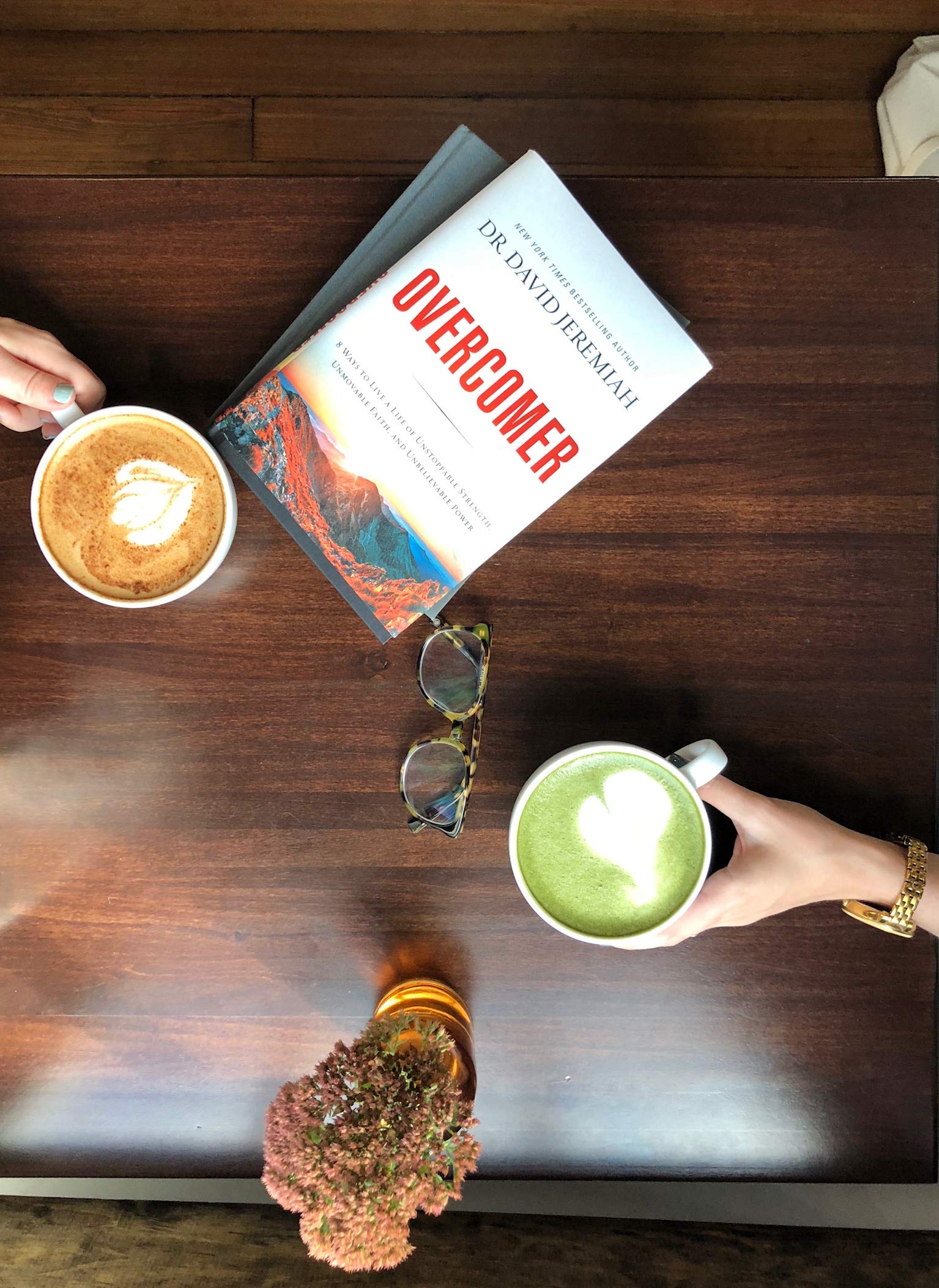 Overcomer: 8 Ways to Live a Life of Unstoppable Strength, Unmovable Faith, and Unbelievable Power used book depot