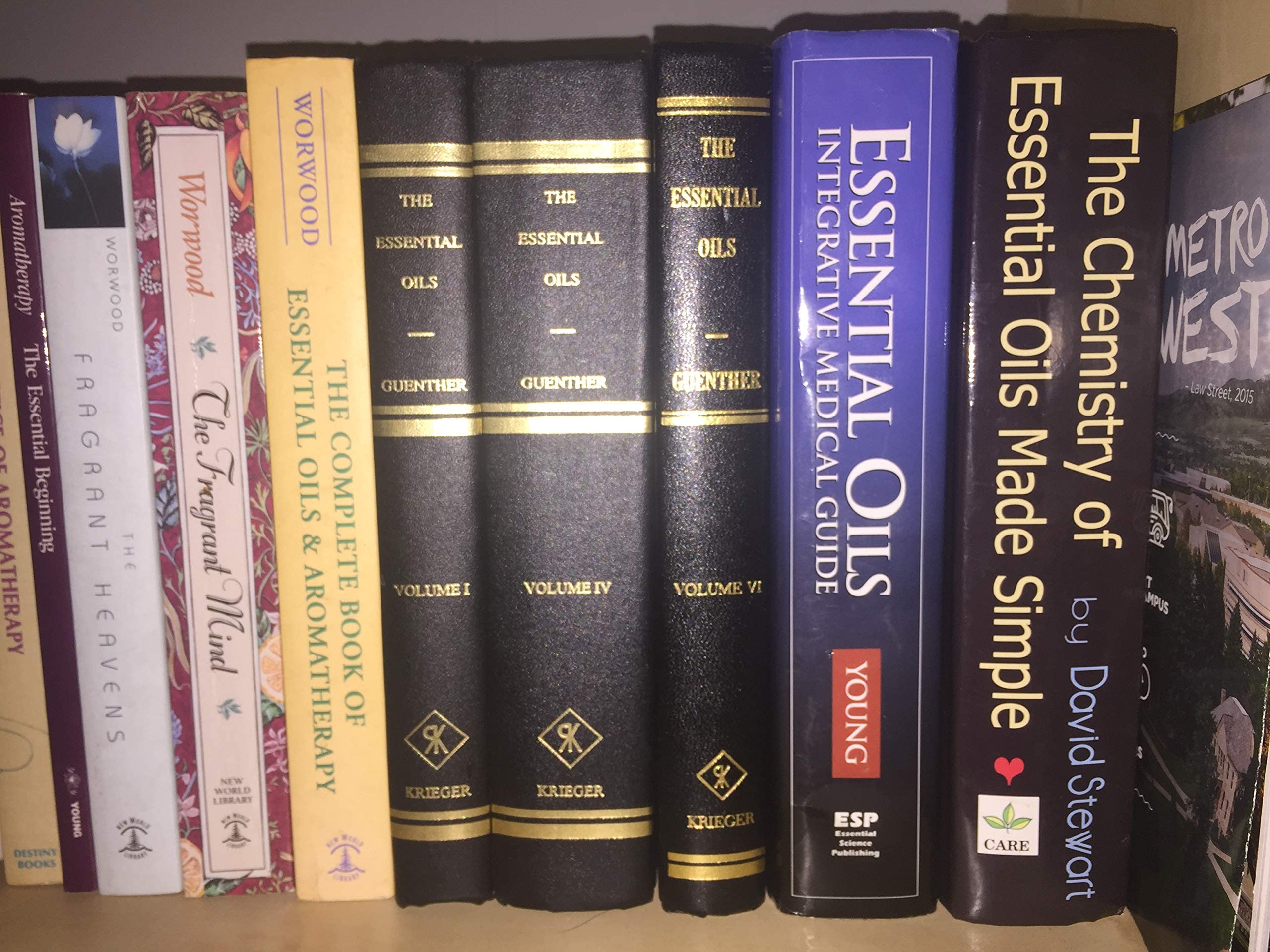 Essential Oils Integrative Medical Guide: Building Immunity, Increasing Longevity, and Enhancing Mental Performance With Therapeutic-Grade Essential Oils used book depot