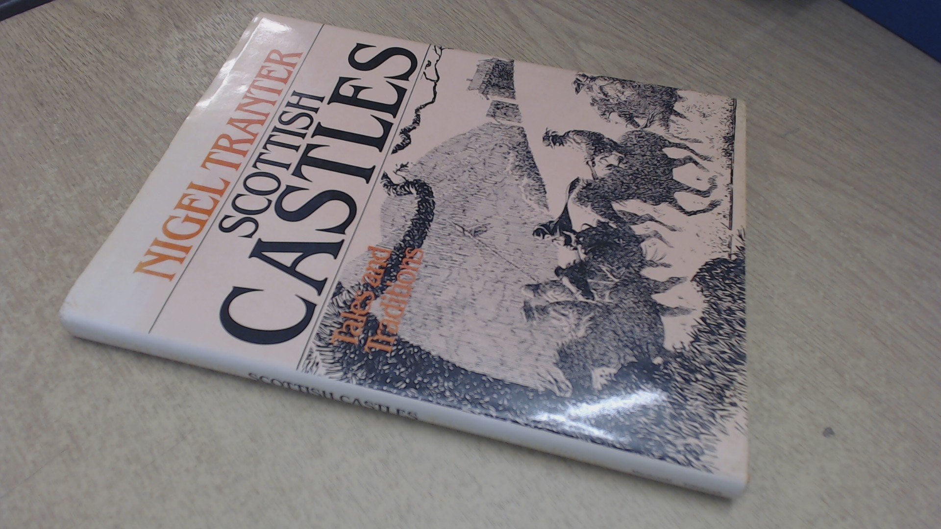 Scottish castles: Tales and traditions