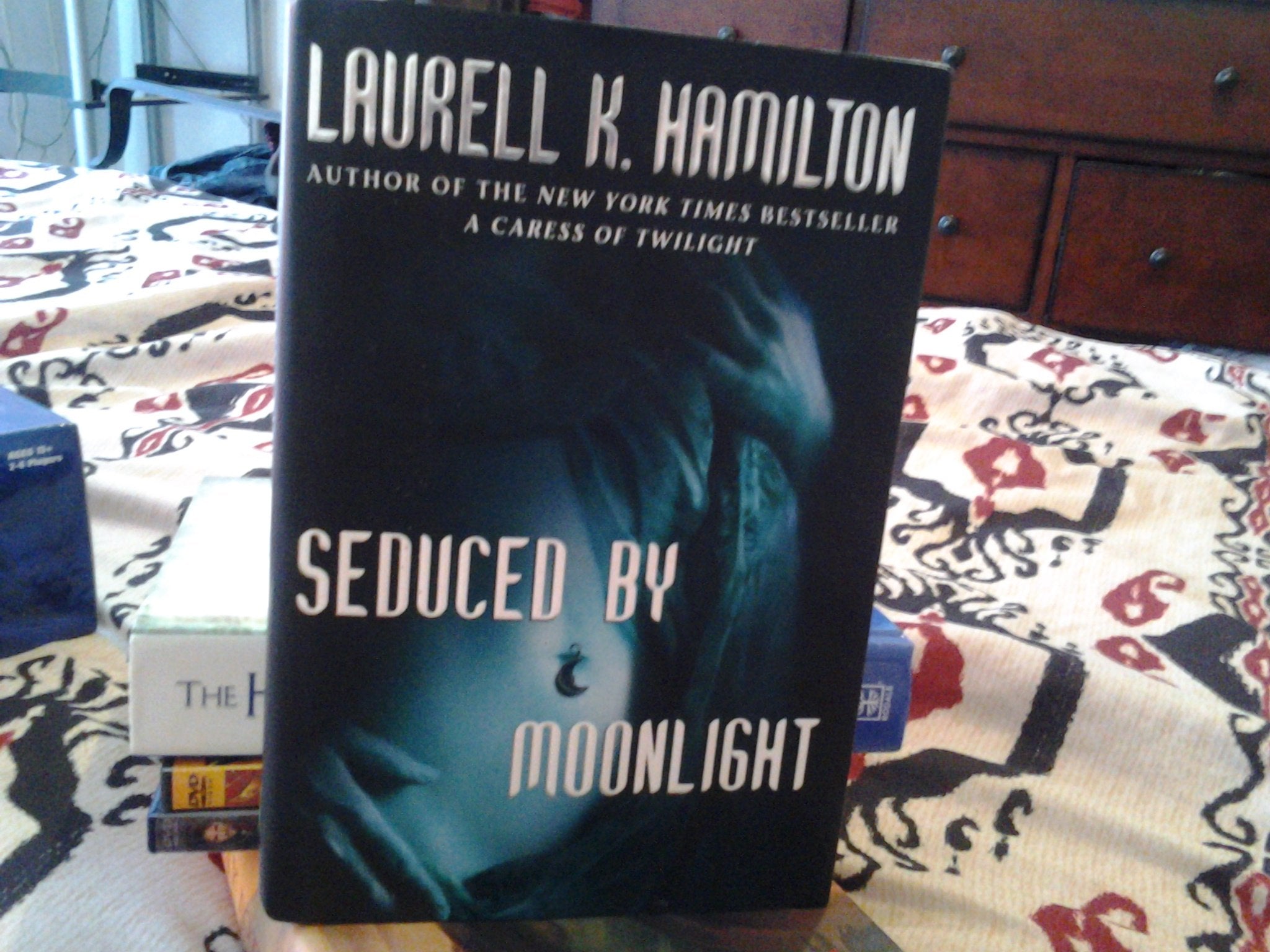Seduced by Moonlight (Meredith Gentry, Book 3) used book depot