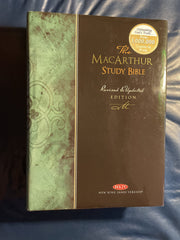 The Macarthur Study Bible: New King James Version used book depot