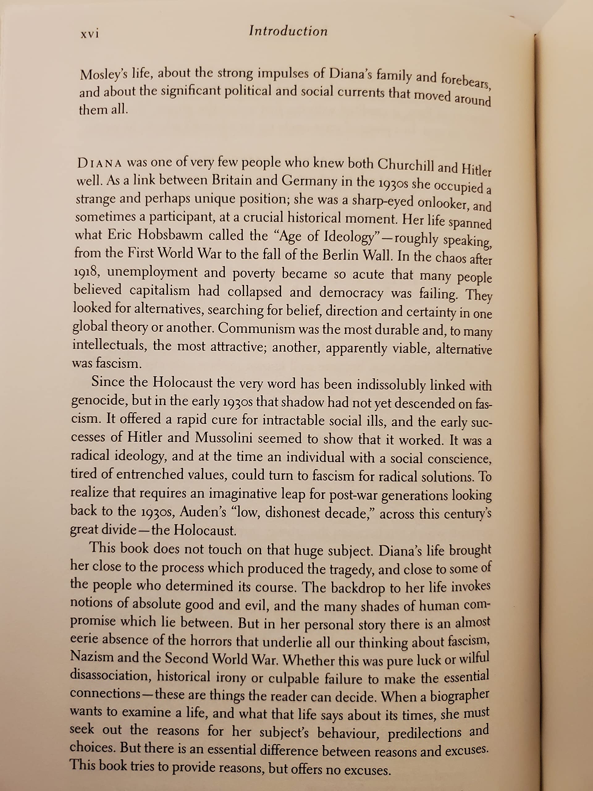 Diana Mosley: A biography of the glamorous Mitford sister who became Hitler's friend and married the leader of Britain's fascists used book depot