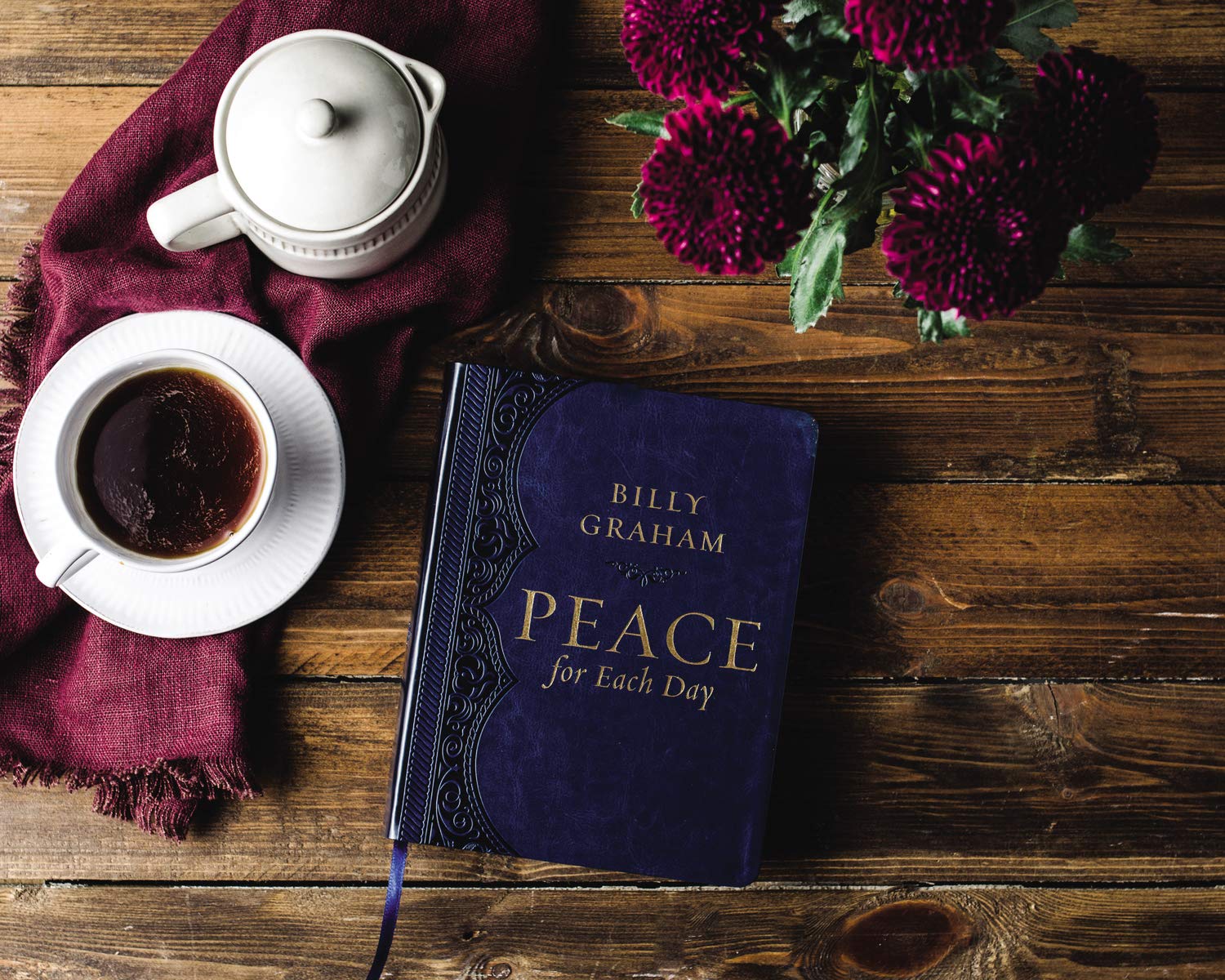 Peace for Each Day, Large Text Leathersoft: 365 Daily Devotions used book depot