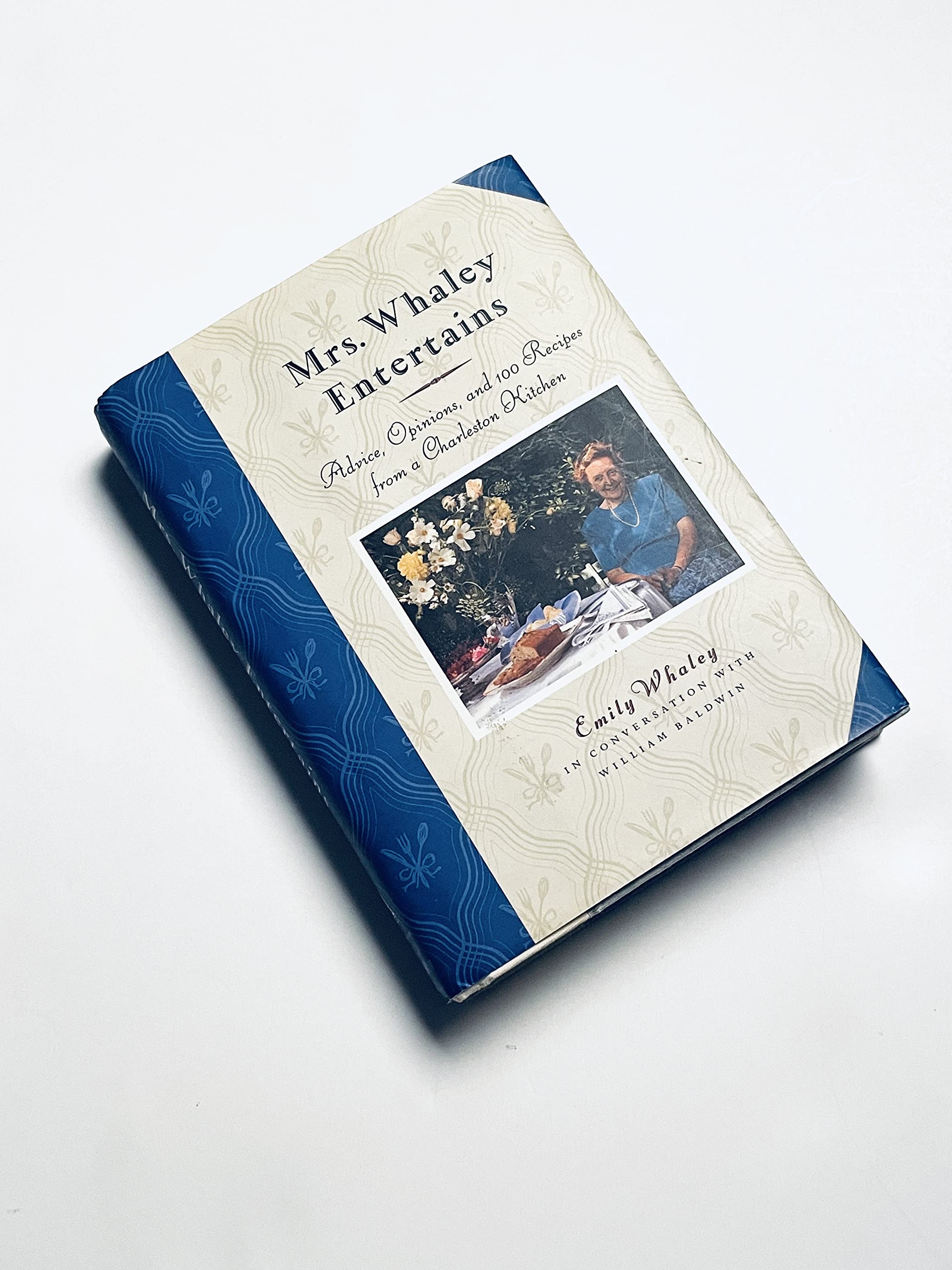 Mrs. Whaley Entertains: Advice, Opinions, and 100 Recipes from a Charleston Kitchen used book depot