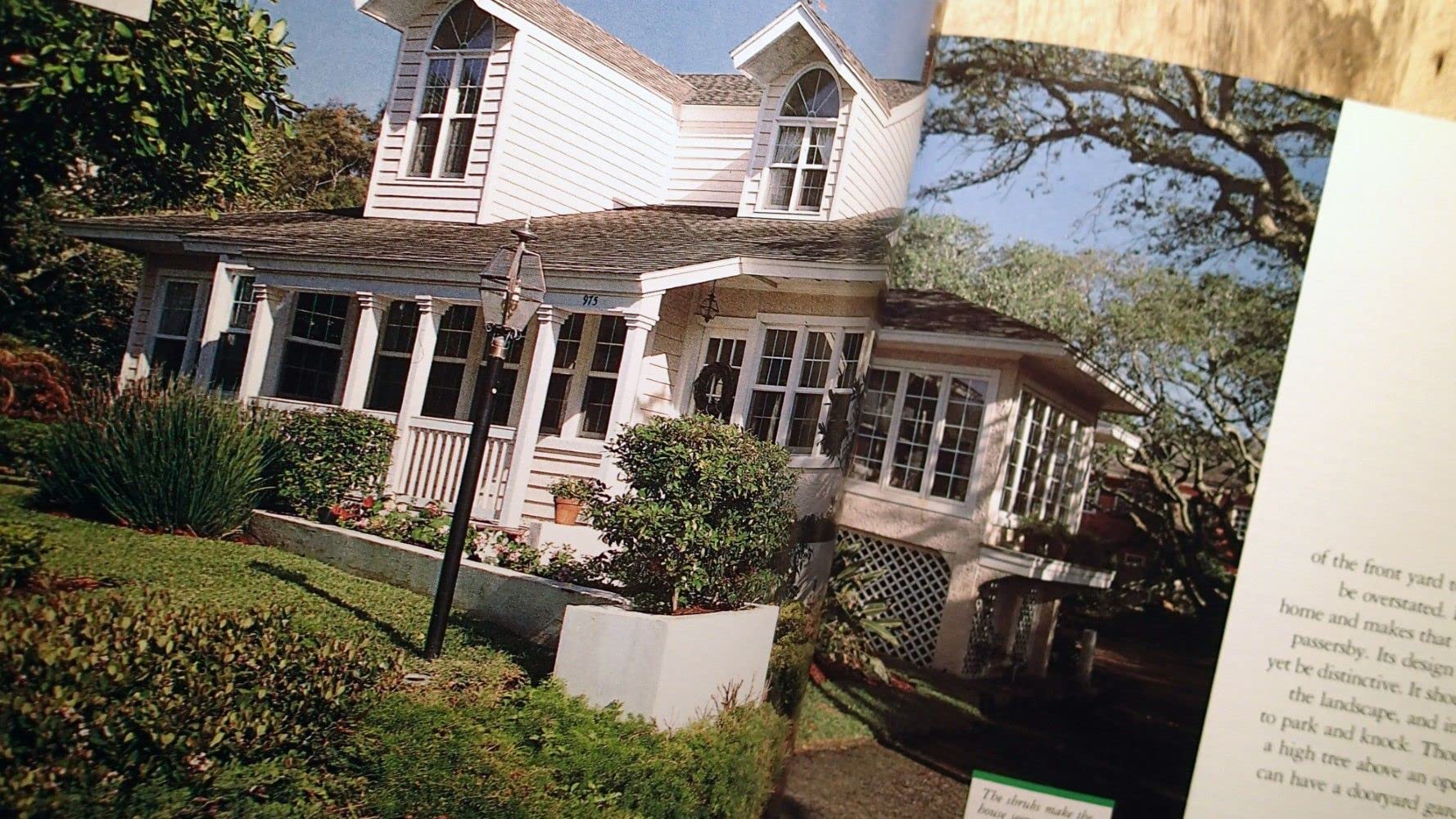 Step-By-Step Landscaping: Planning, Planting, Building (Better Homes and Gardens)