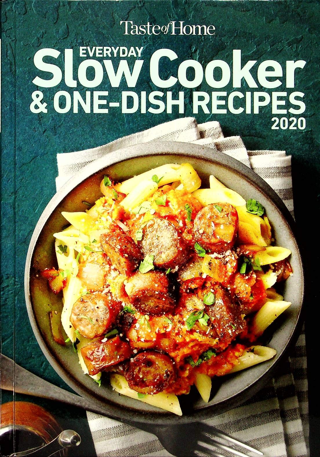 Everyday Slow Cooker & One-Dish Recipes 2020 - Taste of Home used book depot