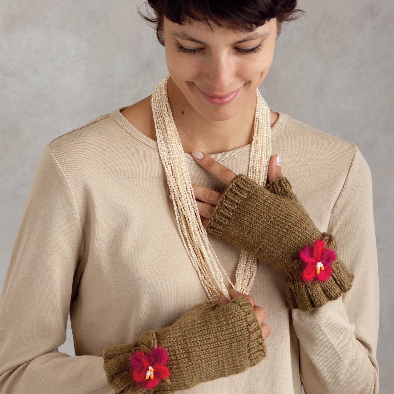 Knitting Circles around Mittens and More: Creative Projects on Circular Needles used book depot