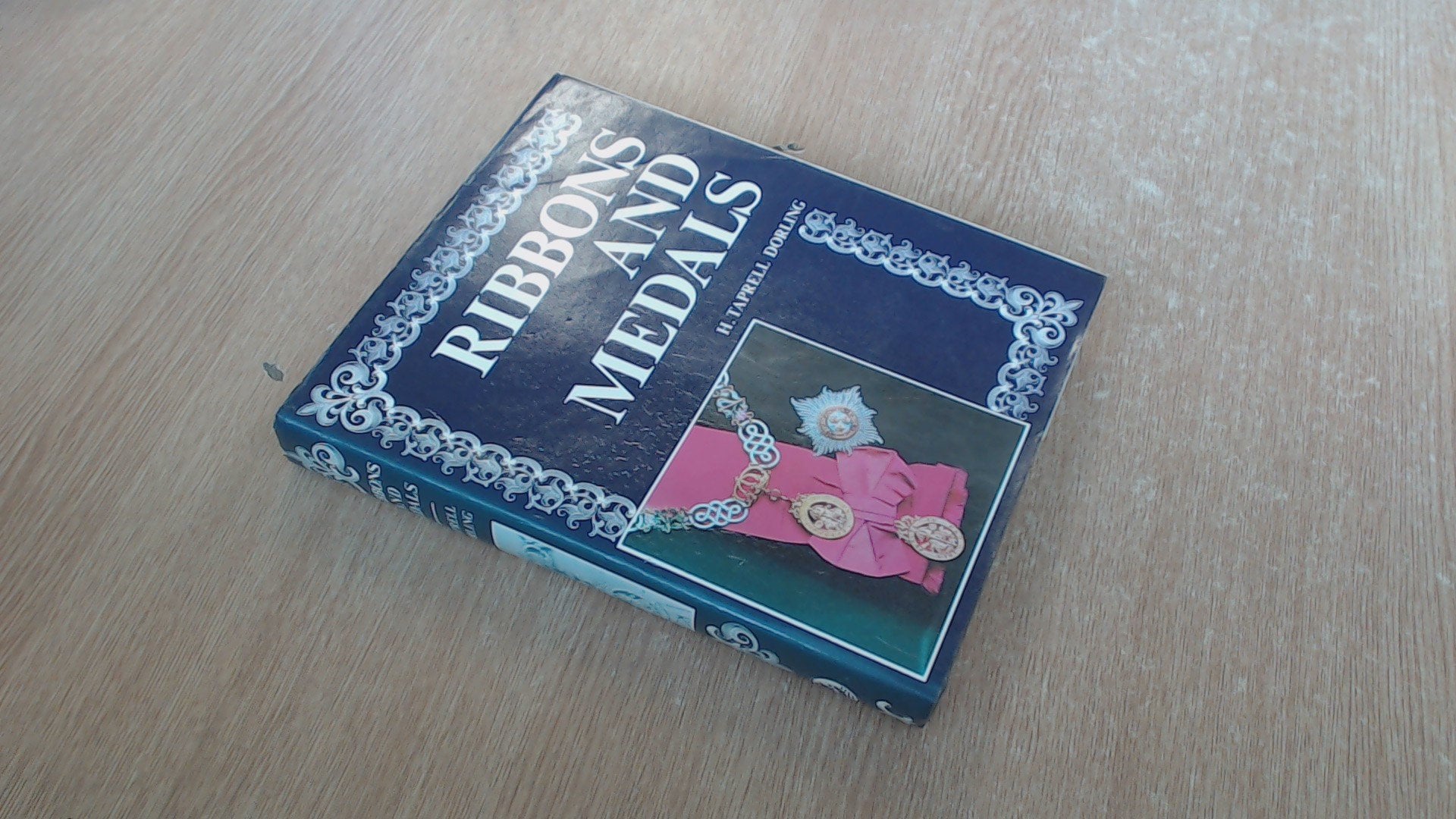 Ribbons and Medals. The World's military und Civil Awards. used book depot