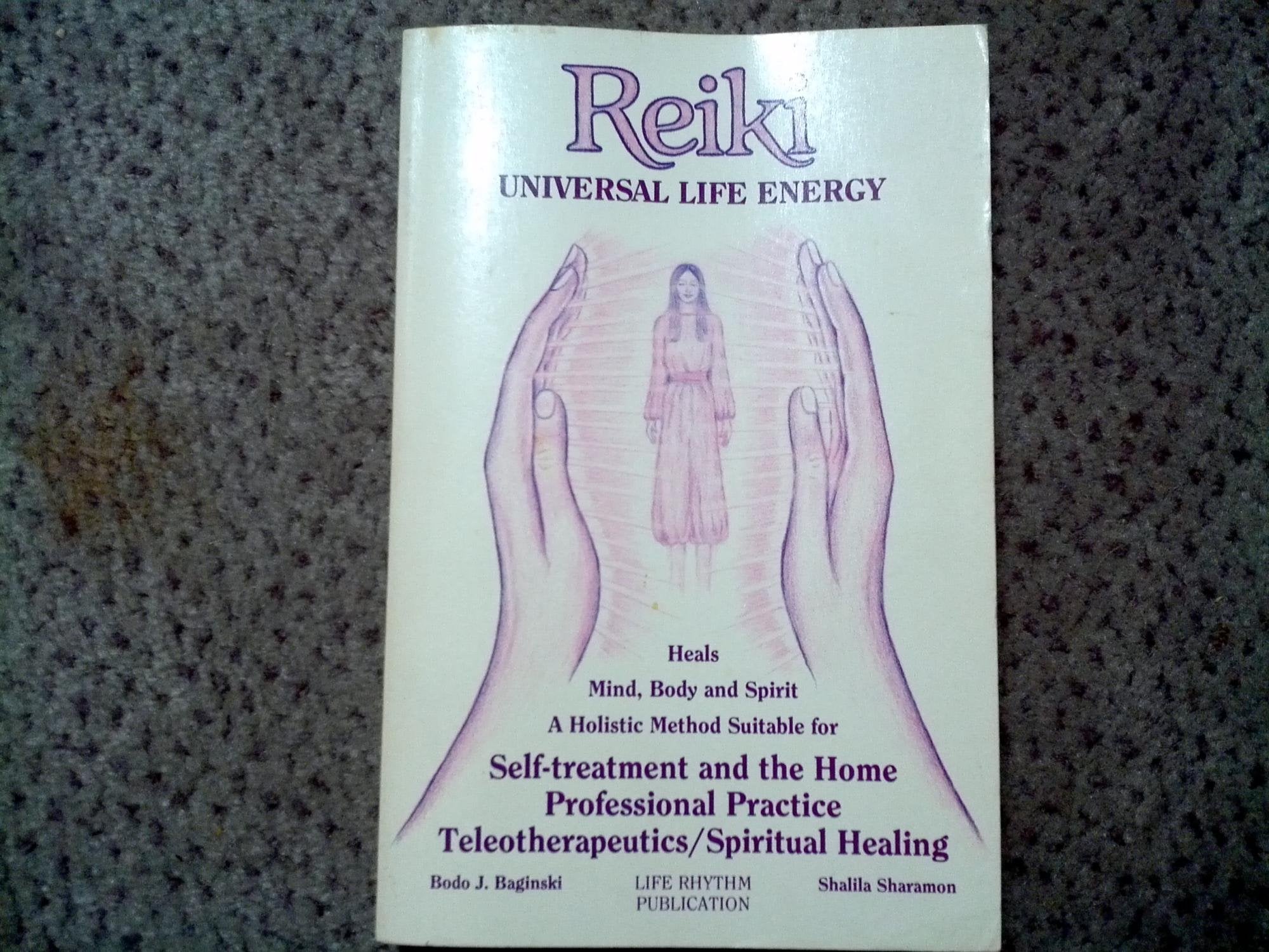 Reiki: Universal Life Energy (English and German Edition) used book depot
