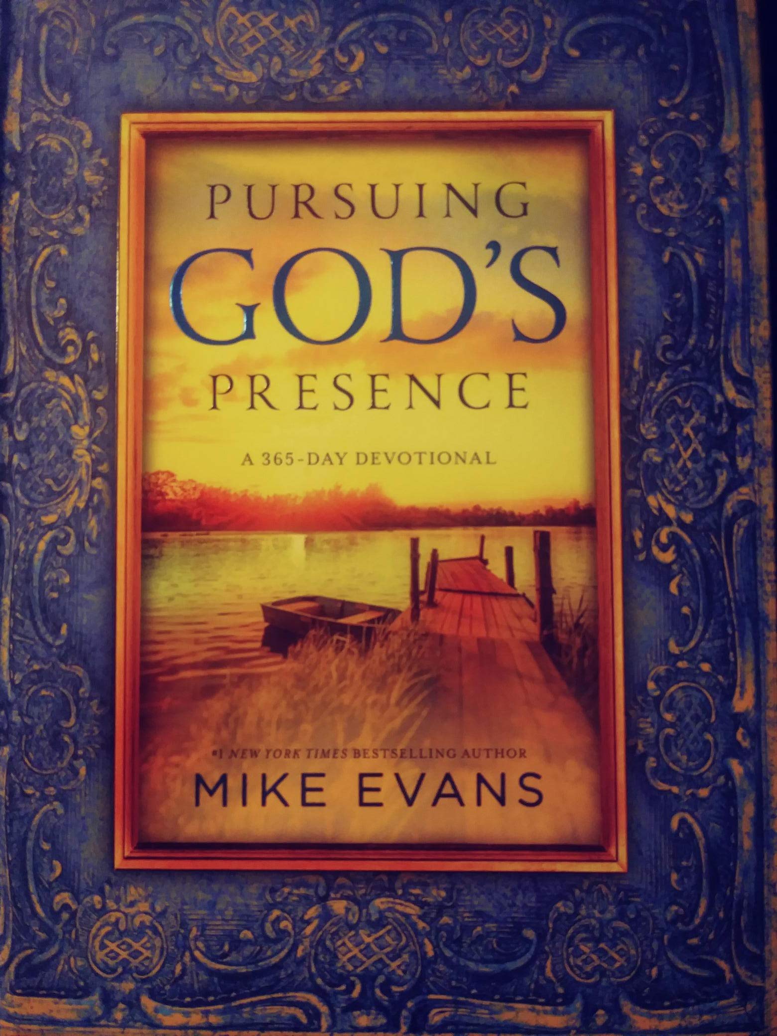 Pursuing God's Presence: A 365-Day Devotional used book depot