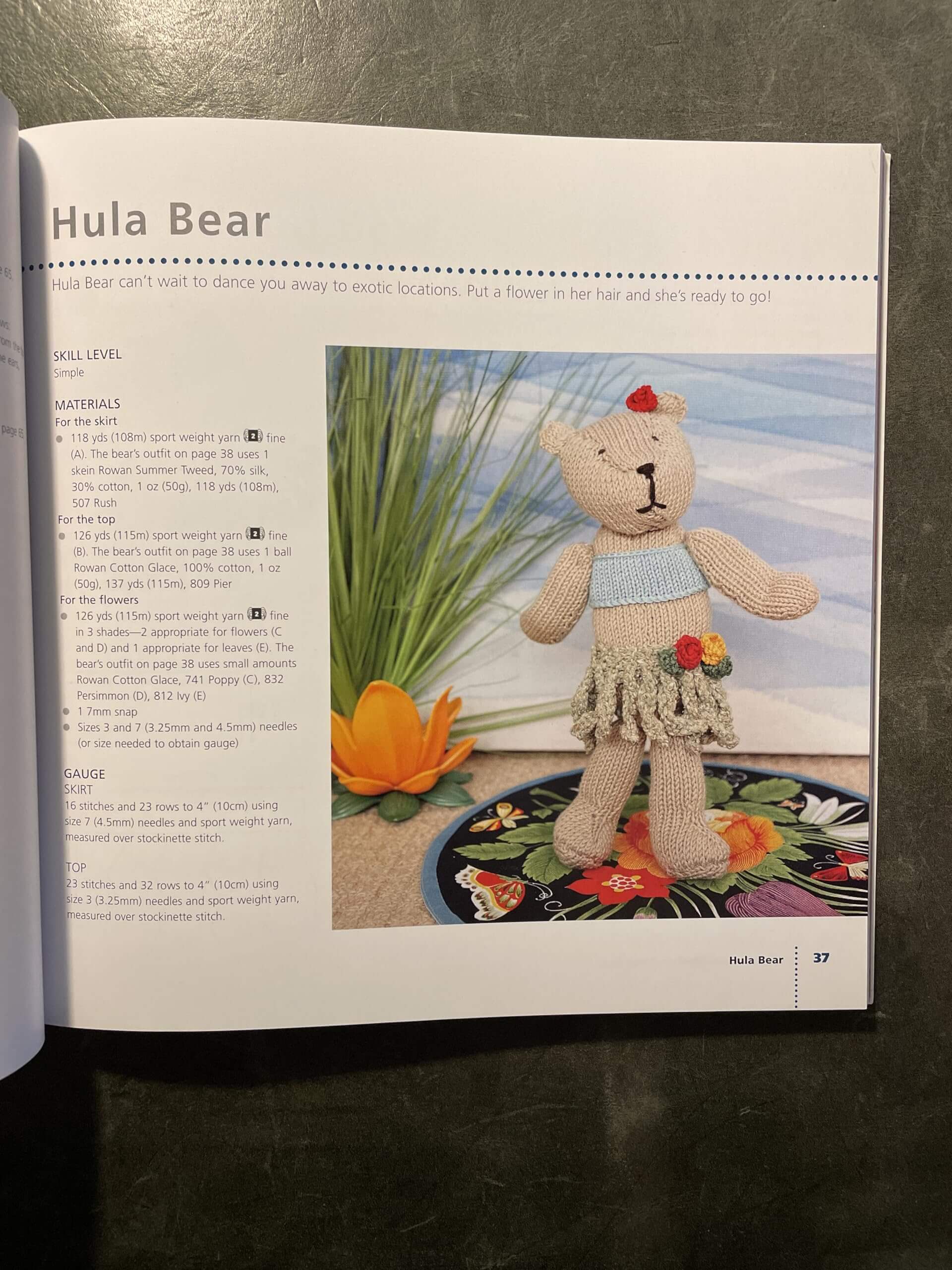 The Best-Dressed Knitted Bear: Dozens of Patterns for Teddy Bears, Bear Costumes, and Accessories used book depot