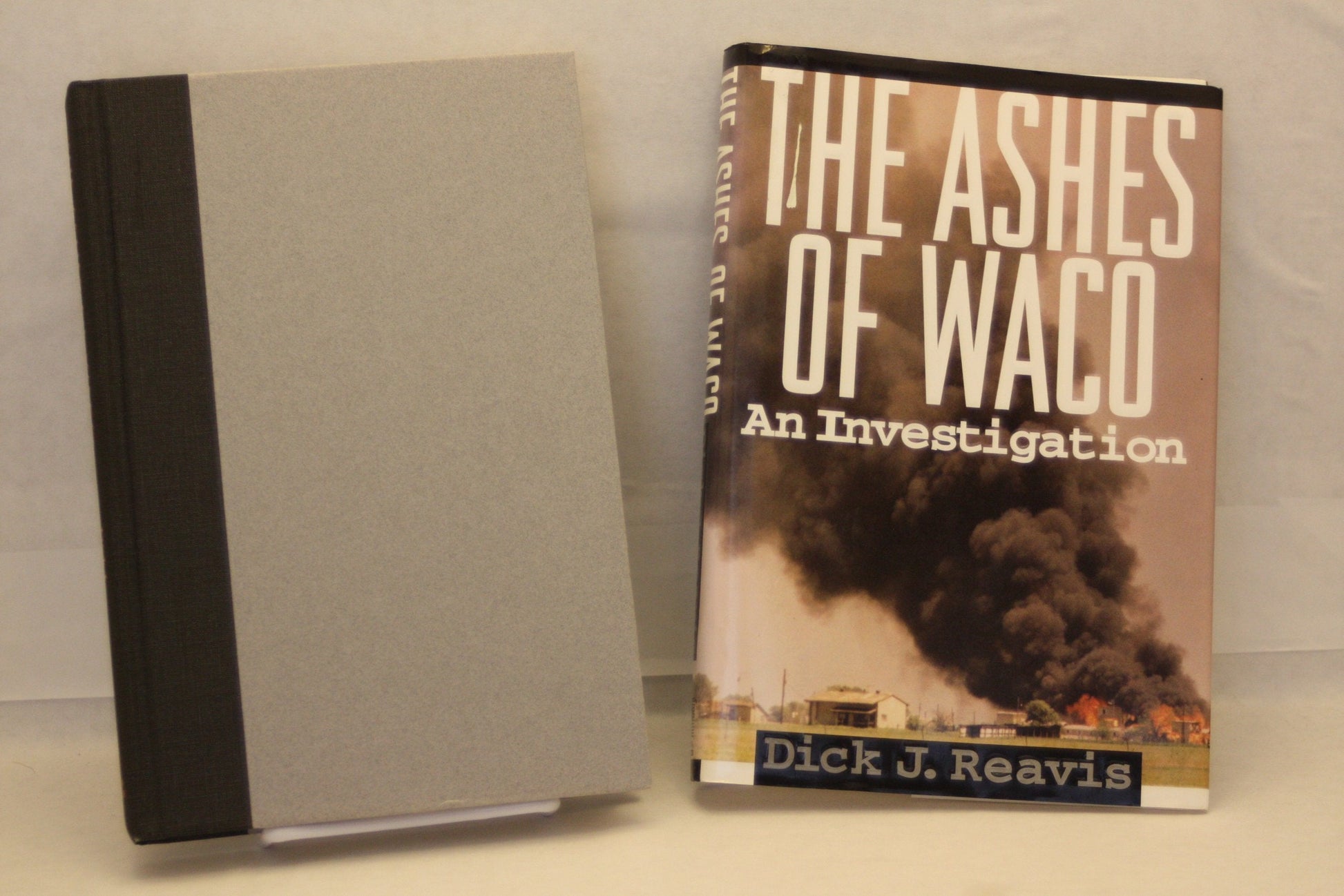 The Ashes of Waco : An Investigation used book depot