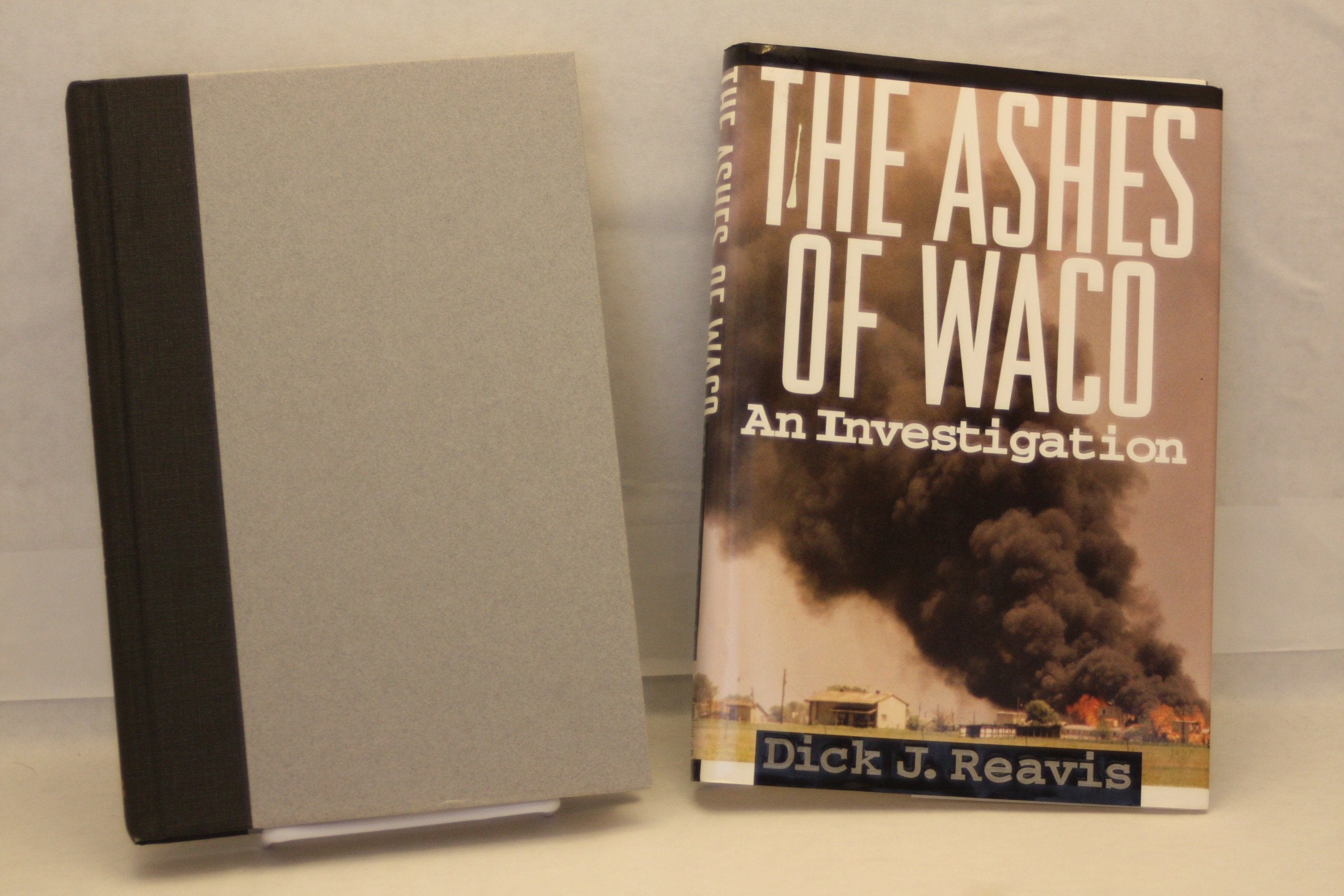 The Ashes of Waco : An Investigation used book depot