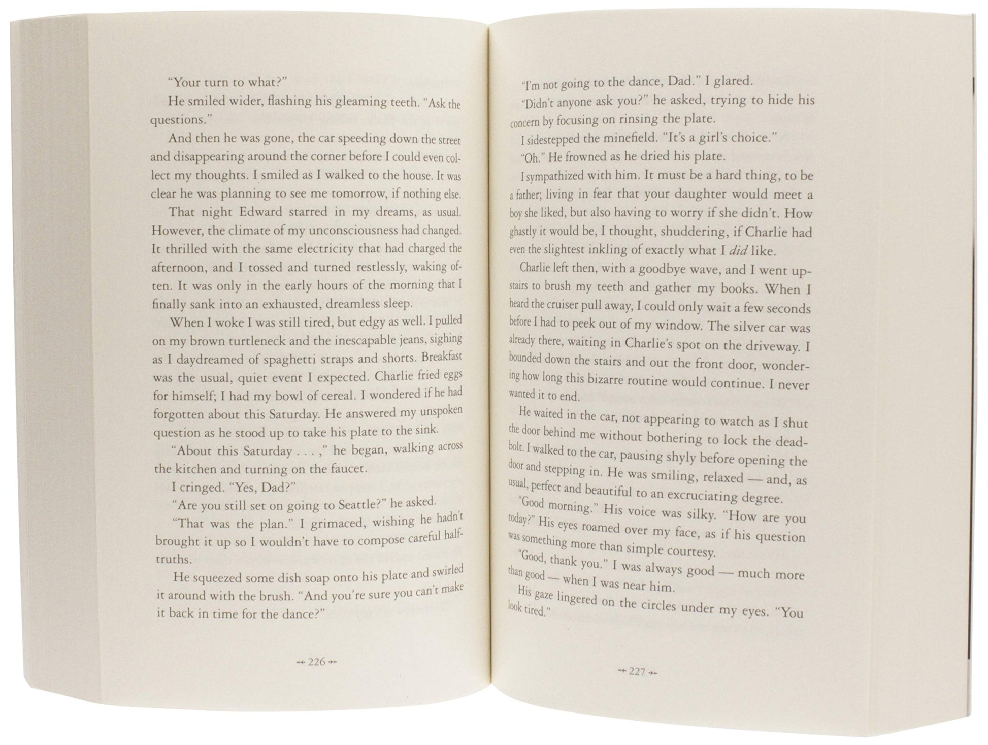 Twilight (The Twilight Saga, Book 1) used book depot