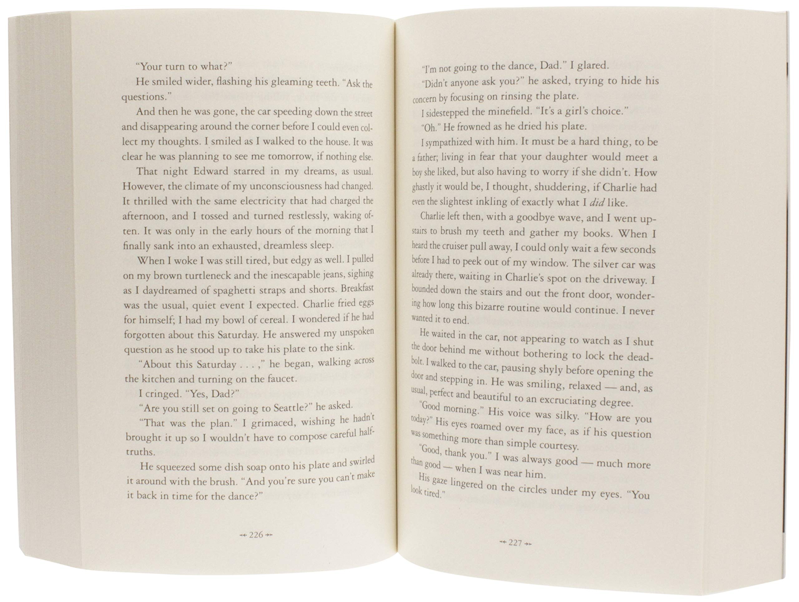 Twilight (The Twilight Saga, Book 1) used book depot